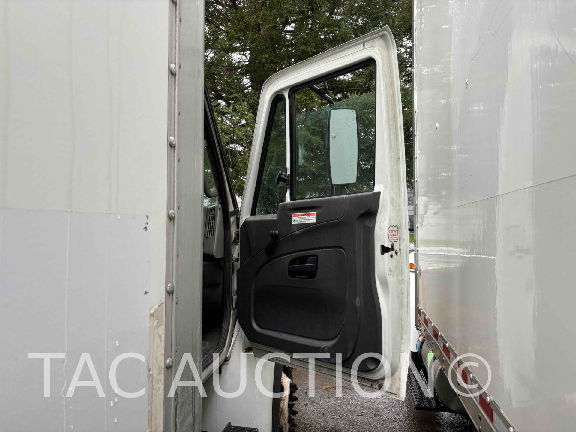 2015 International 4300 26ft Box Truck - Image 11 of 69