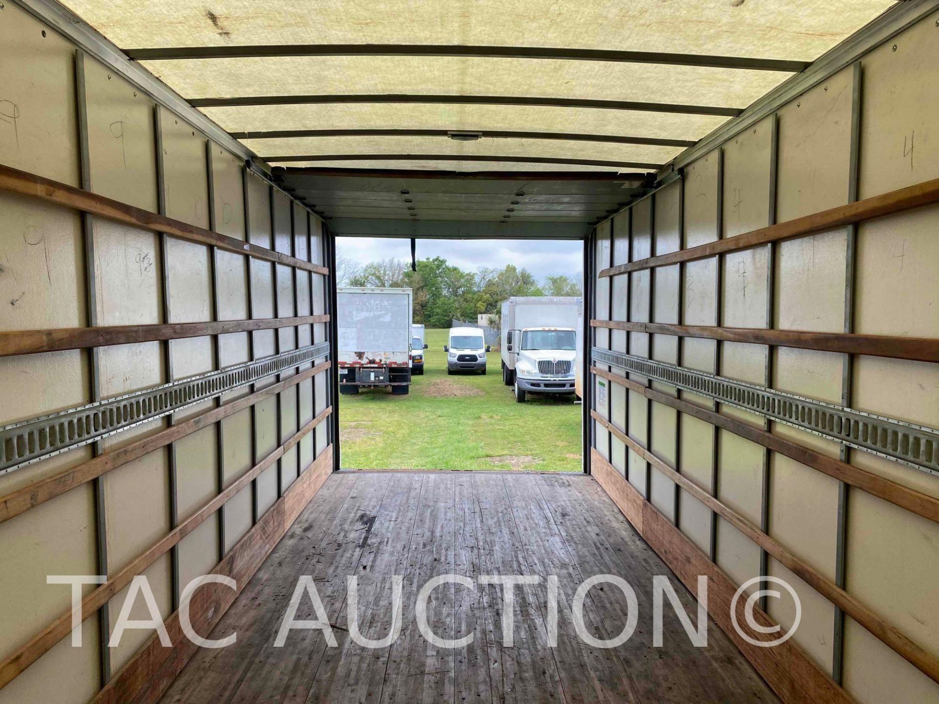 2016 Freightliner M2 26ft Box Truck - Image 29 of 61