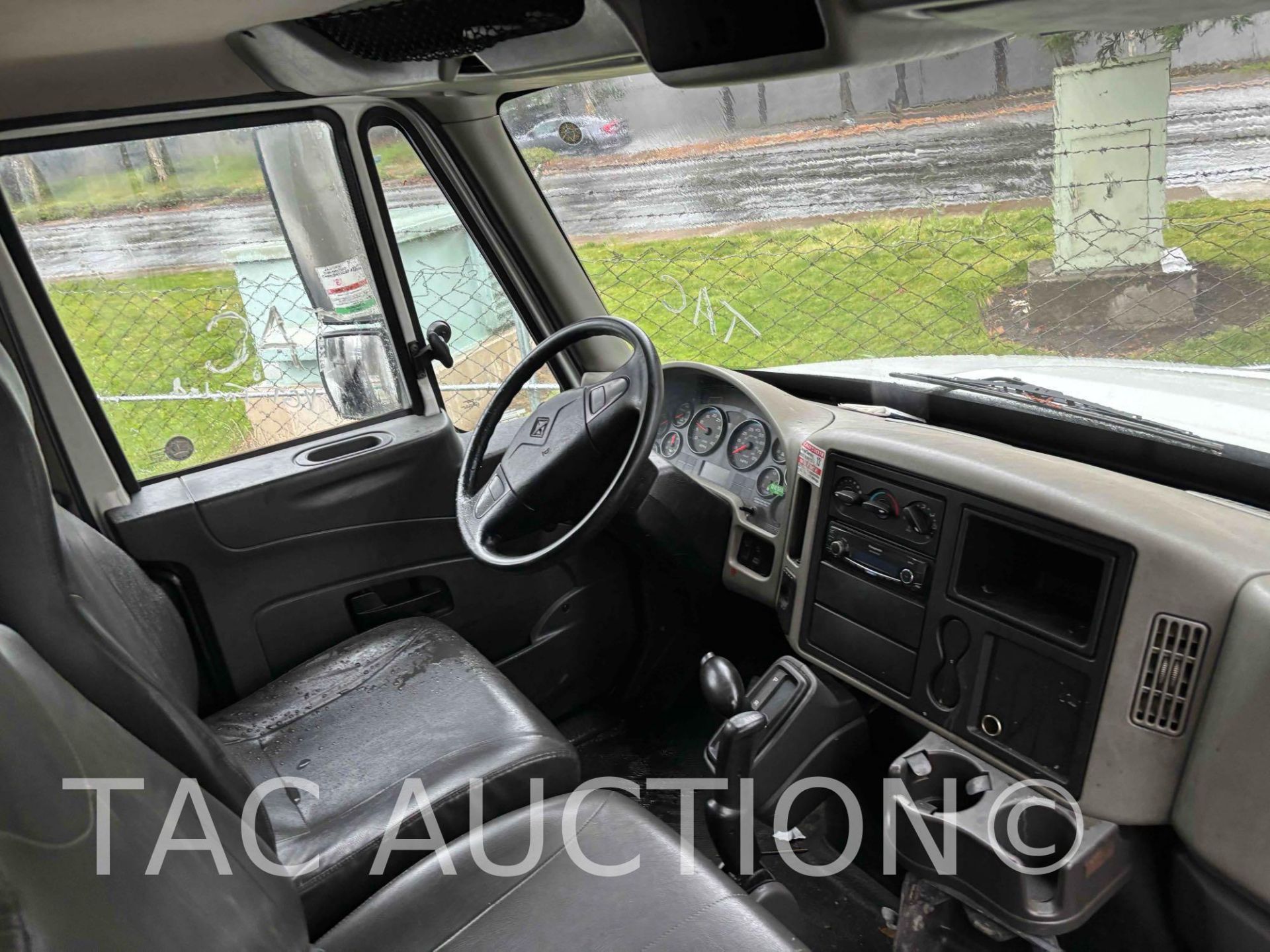 2015 International 4300 26ft Box Truck - Image 18 of 69