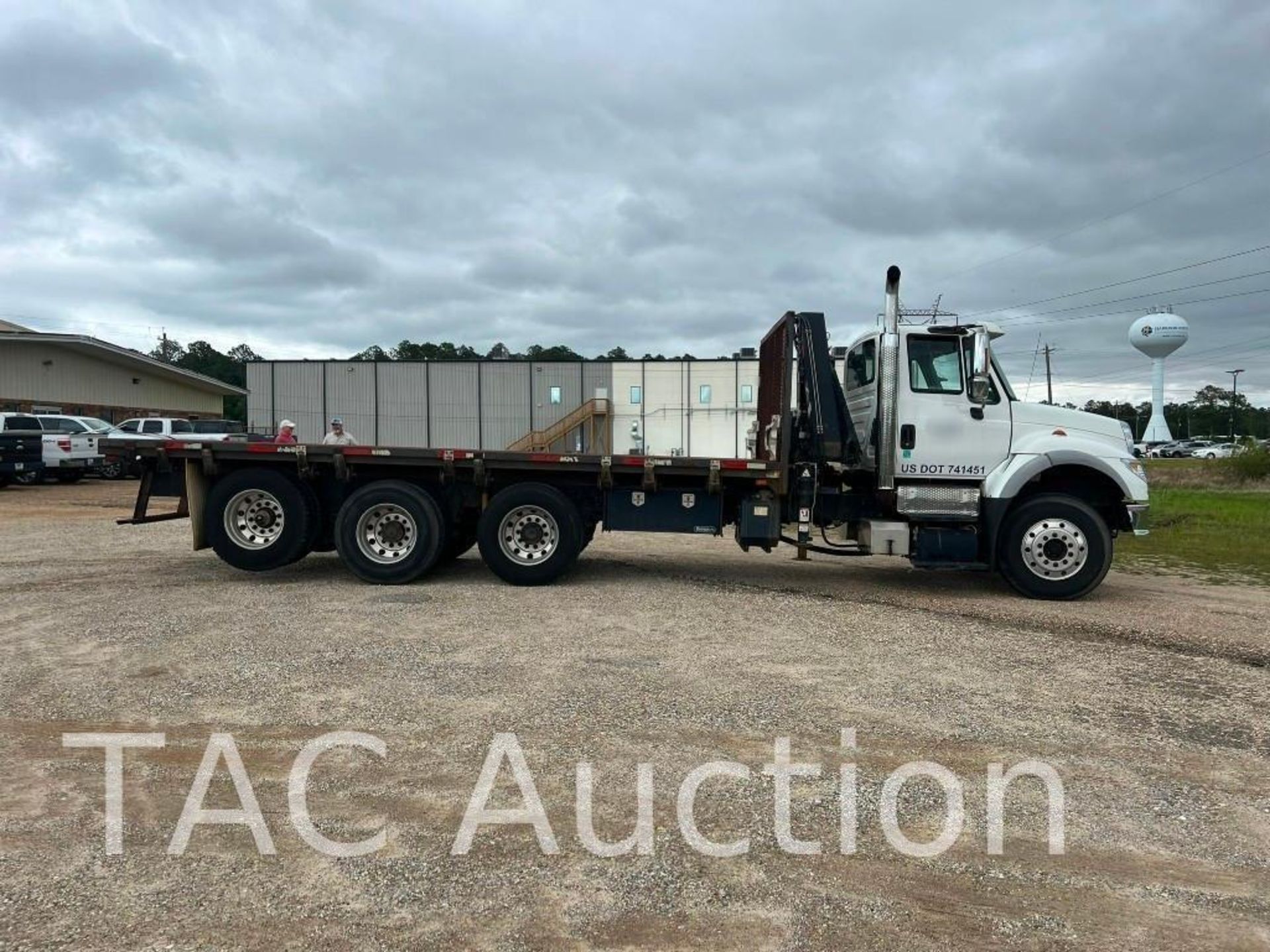 2007 International 7600 Tri-Axle Flatbed Truck W/ Knuckle Boom - Image 7 of 88