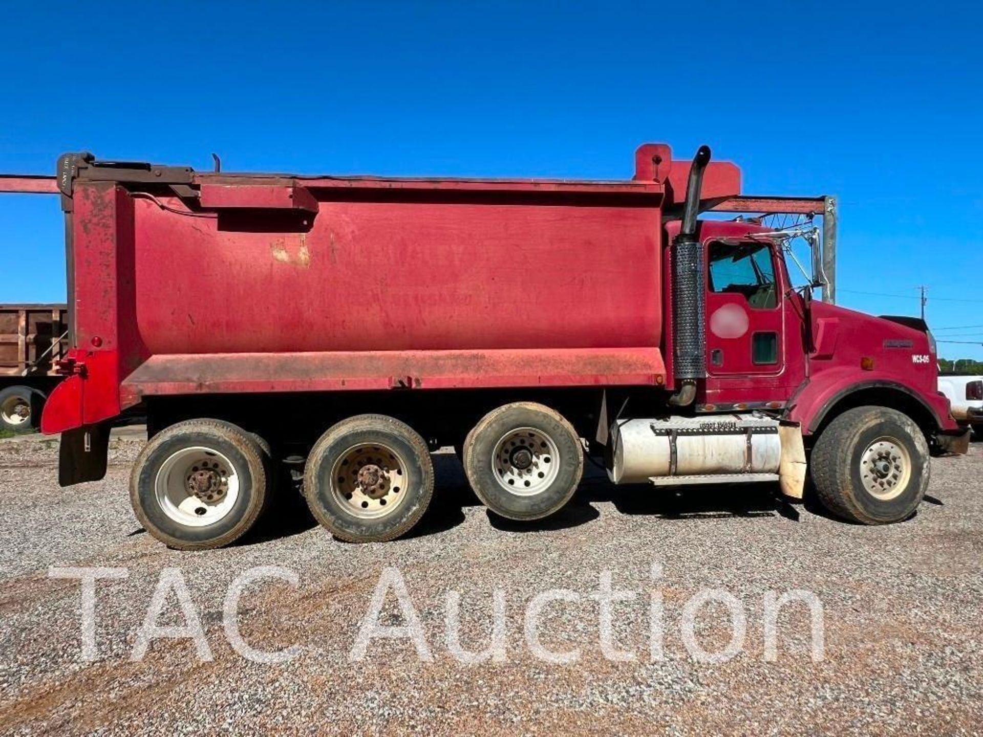 2005 Kenworth T800 Tri-Axle Dump Truck - Image 6 of 81