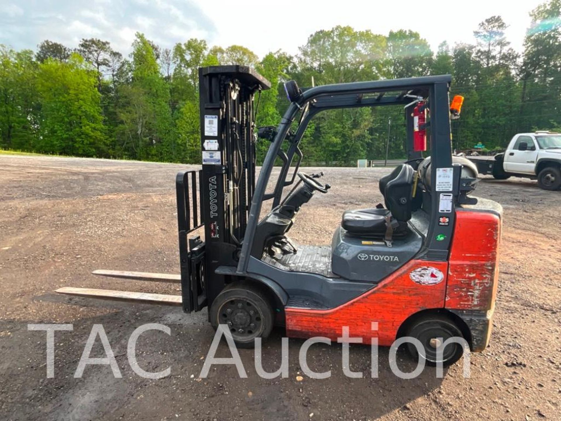 2018 Toyota 8FGCU30 6000lb Forklift - Image 2 of 17