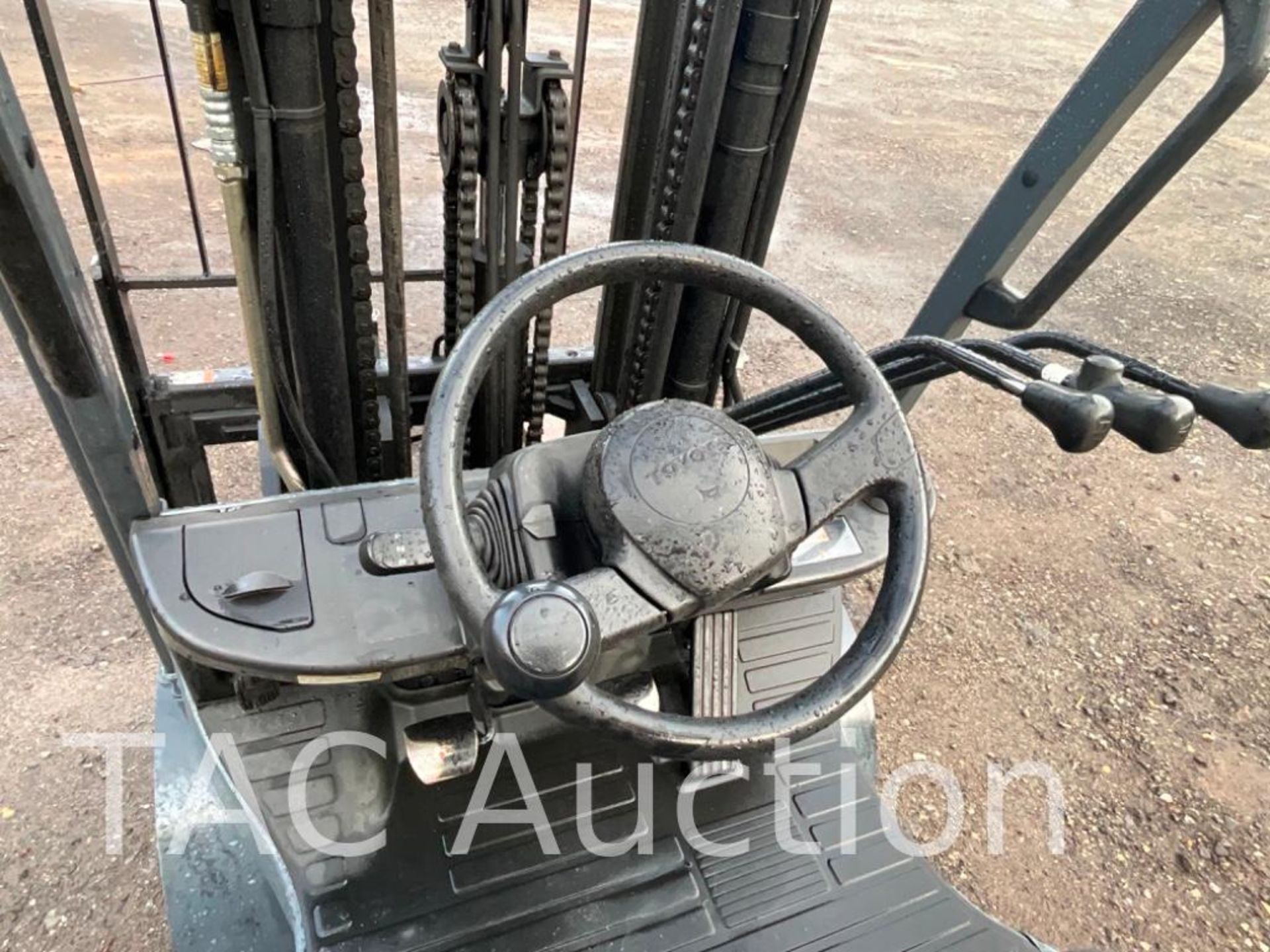 2018 Toyota 8FGCU30 6000lb Forklift - Image 13 of 23