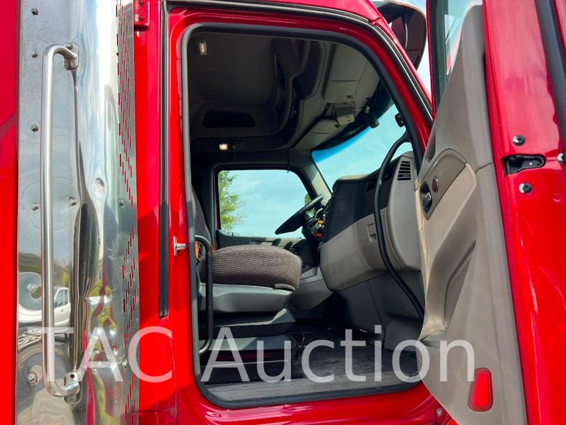 2018 Peterbilt 579 Sleeper Truck - Image 36 of 67