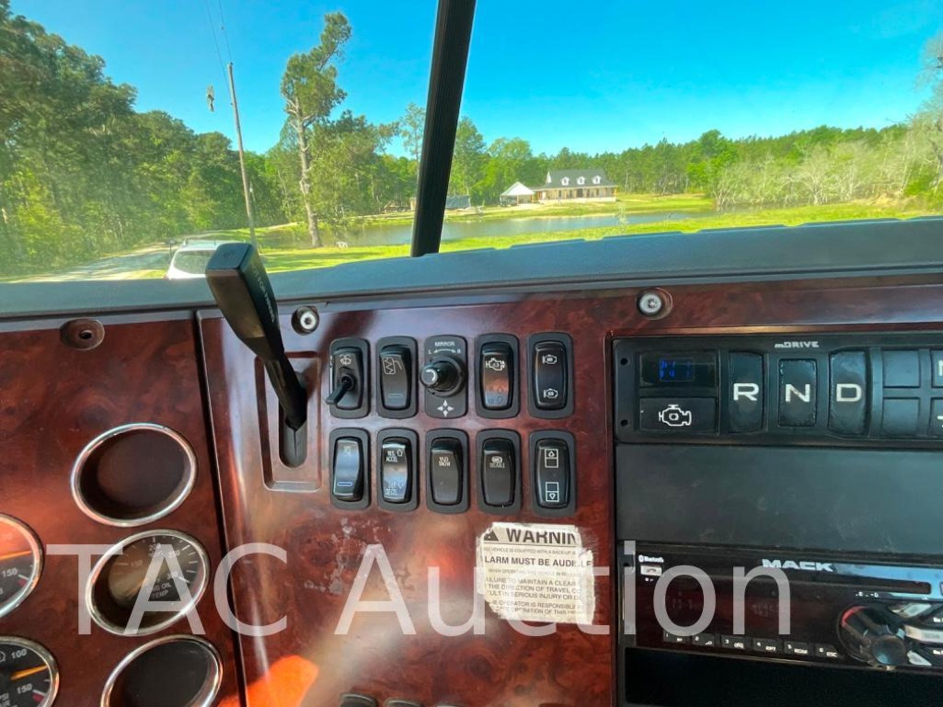 2018 Mack CXU613 Day Cab - Image 12 of 34