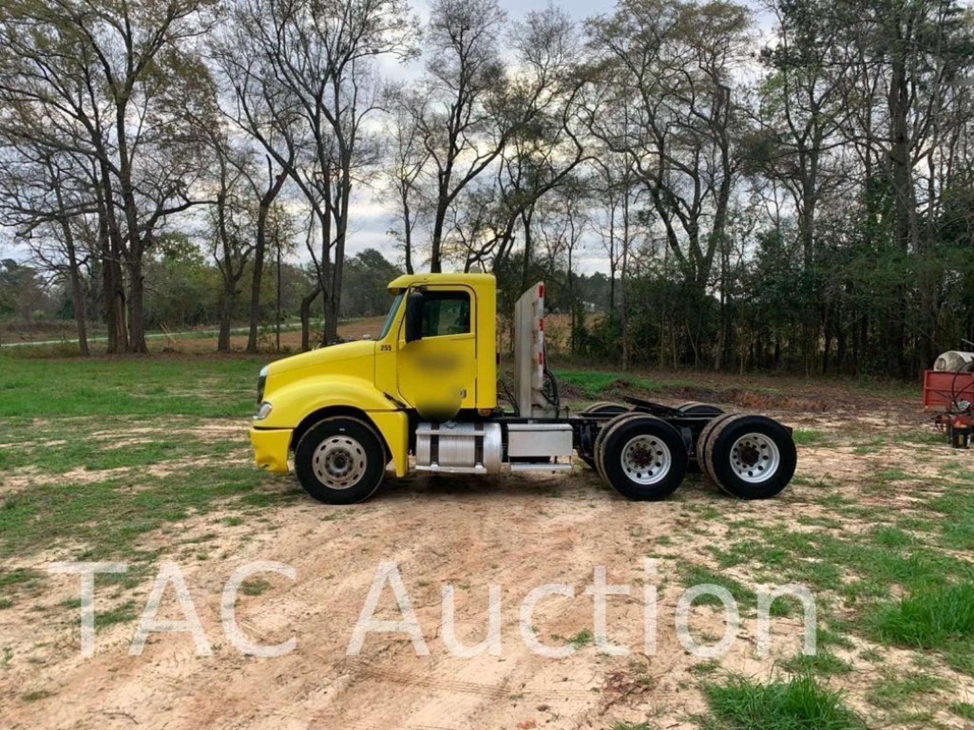 2015 Freightliner Columbia Day Cab - Image 2 of 29