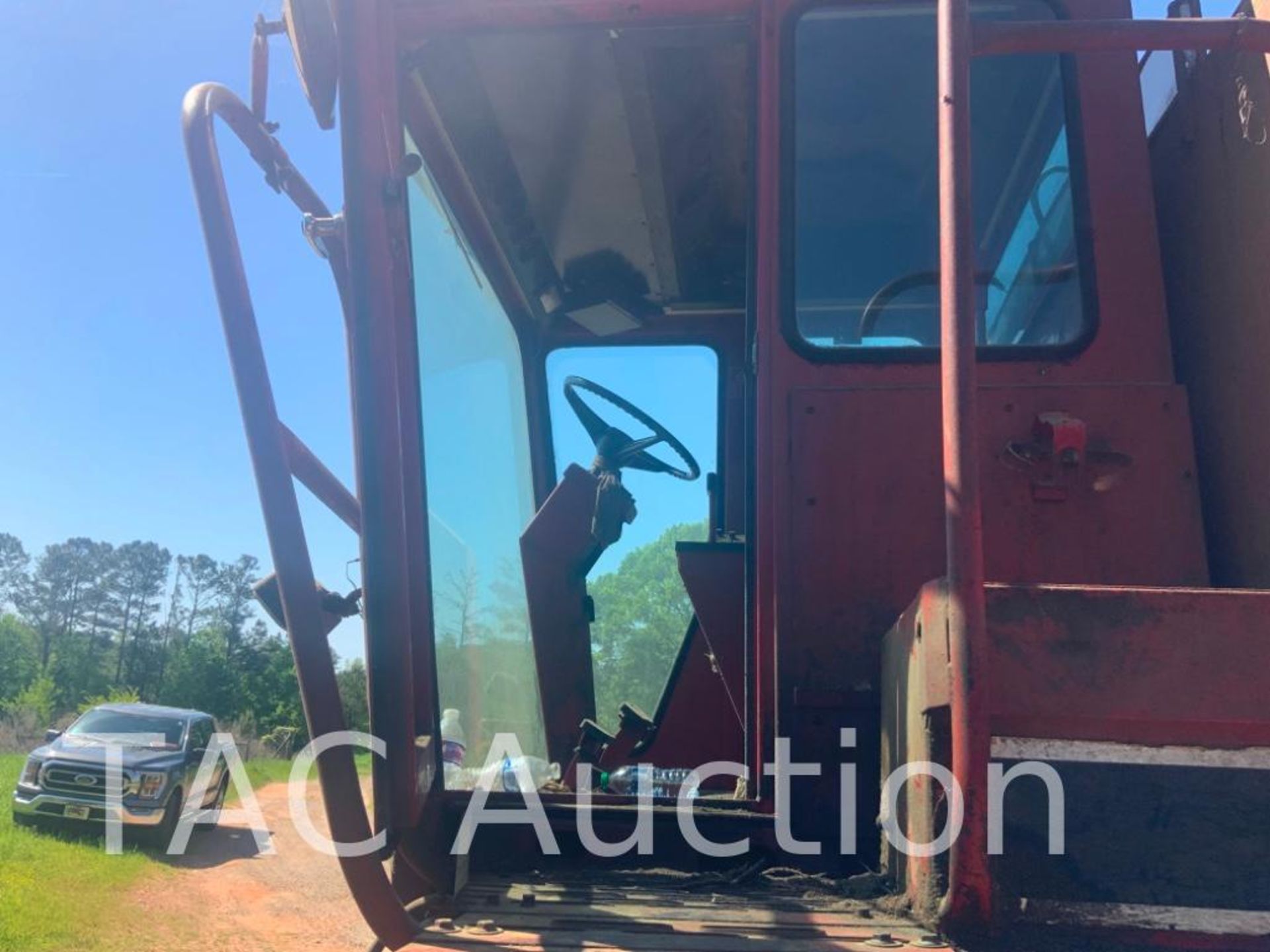 International Harvester 1420 Combine - Image 19 of 69