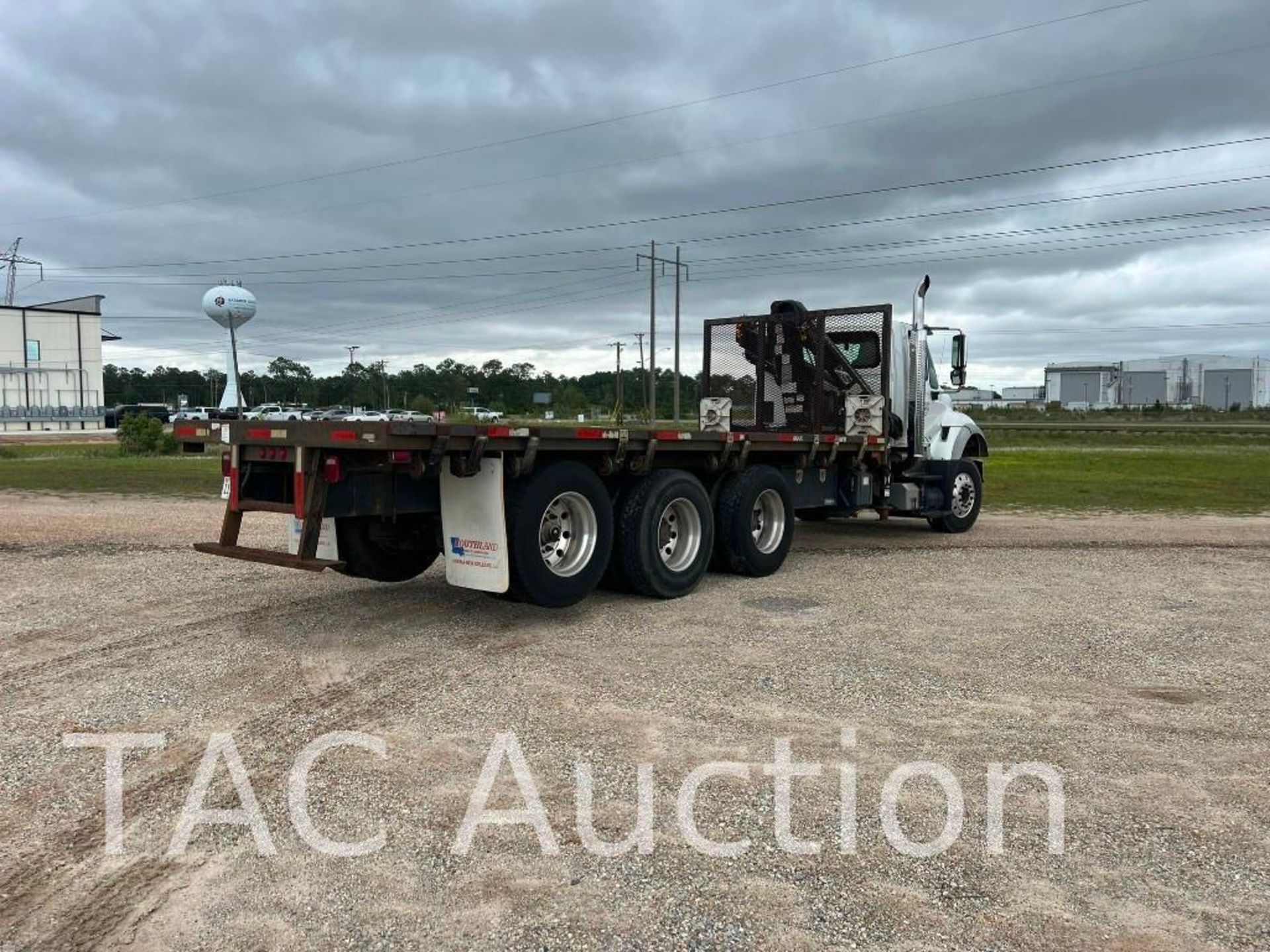 2007 International 7600 Tri-Axle Flatbed Truck W/ Knuckle Boom - Image 6 of 88