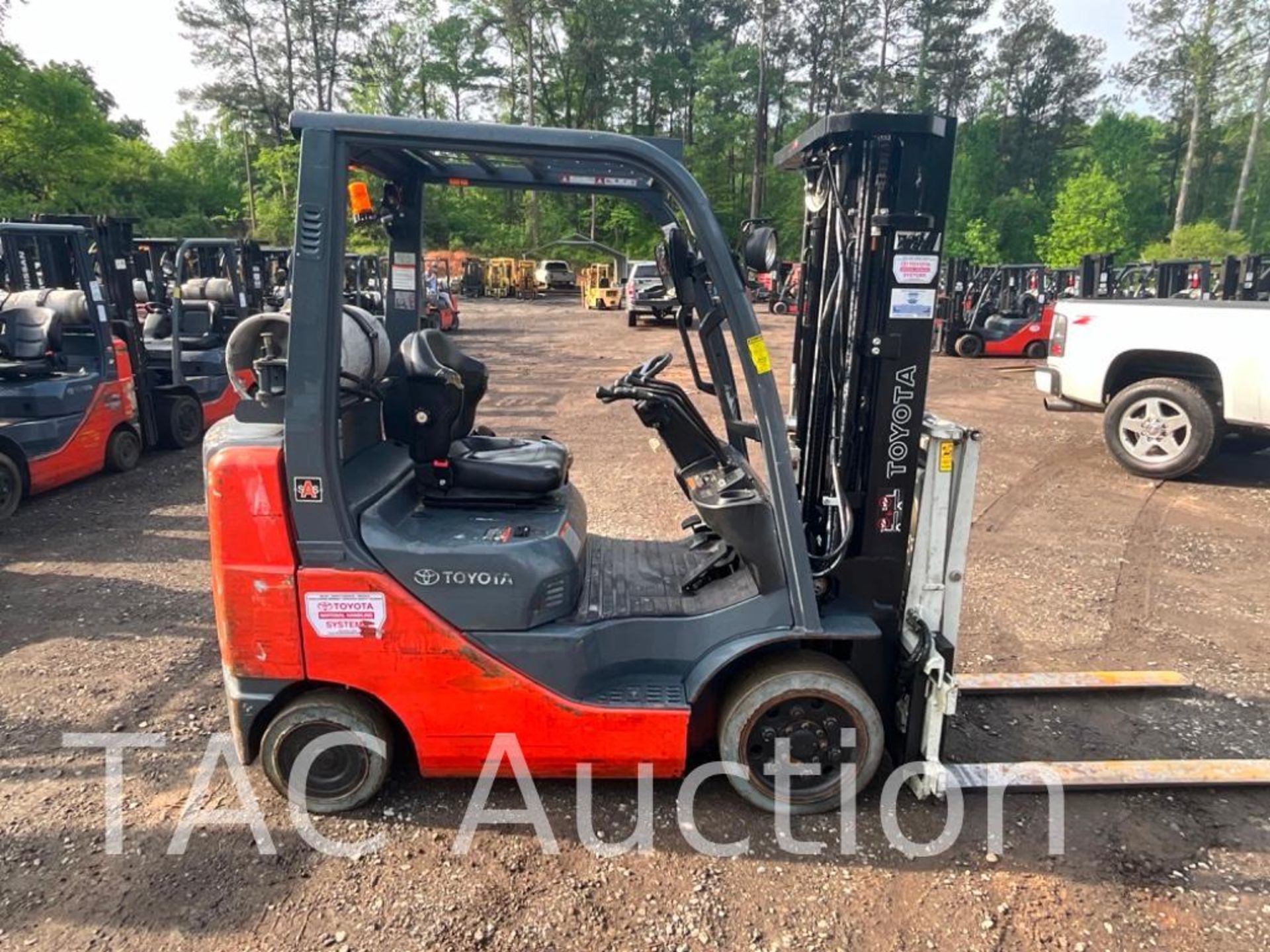 Toyota 8FGCU25 5000lb Forklift W/ Reach Attachment - Image 6 of 20