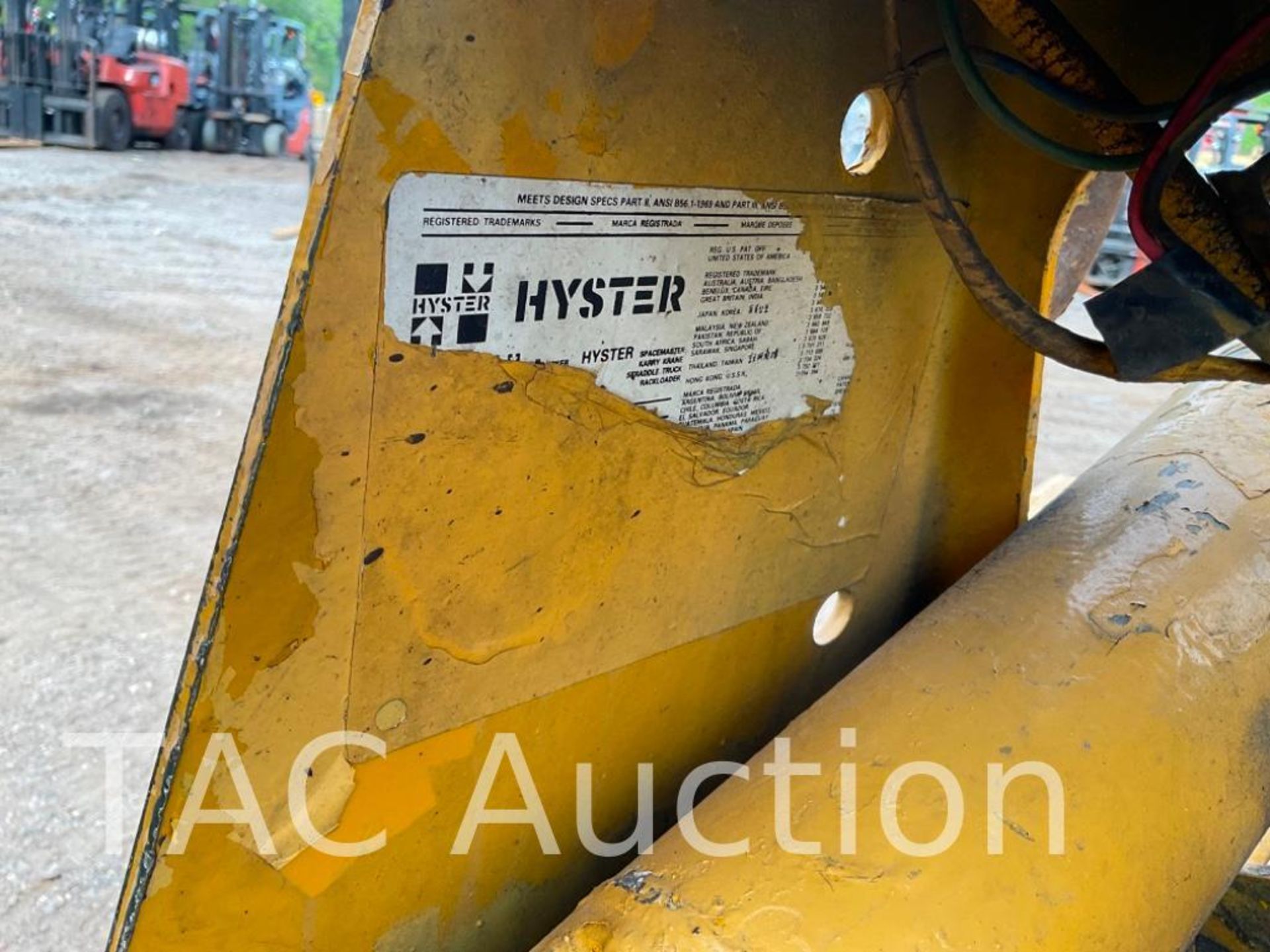 Hyster H40XLM 4000lb Diesel Forklift - Image 24 of 26