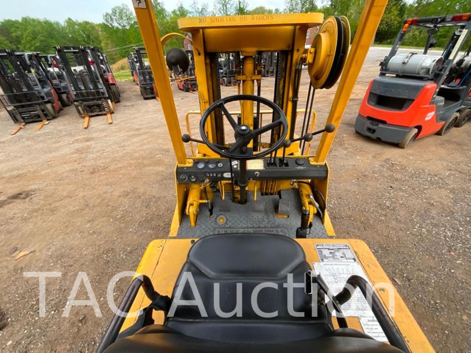 Hyster H40XLM 4000lb Diesel Forklift - Image 10 of 24