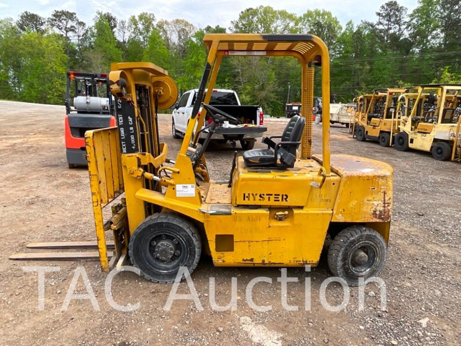 Hyster H40XLM 4000lb Diesel Forklift - Image 2 of 24