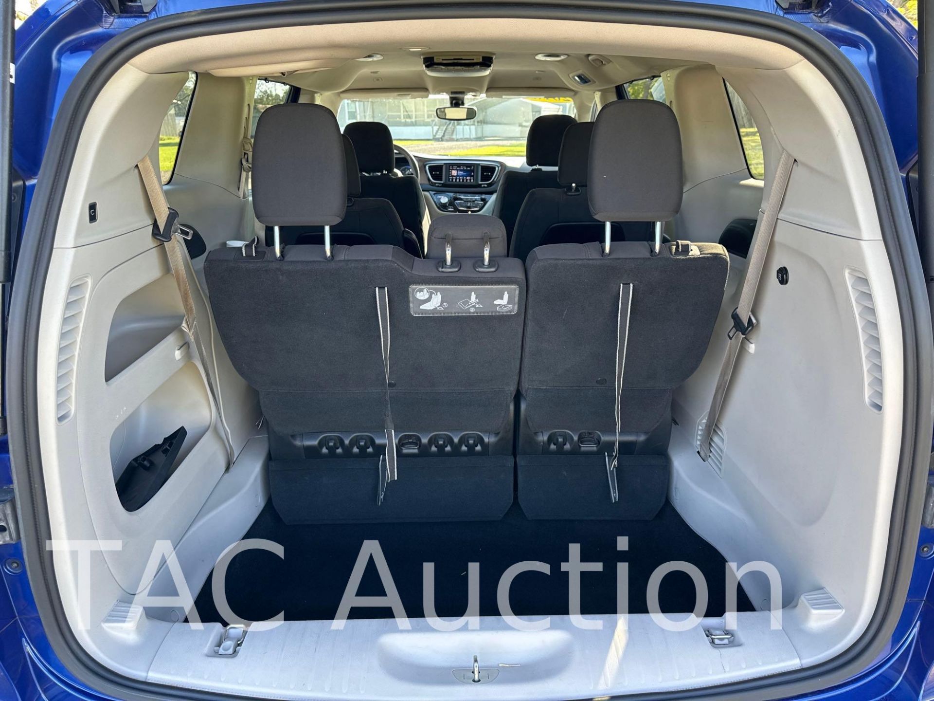 2018 Chrysler Pacifica Touring Plus Mini Van - Image 25 of 40