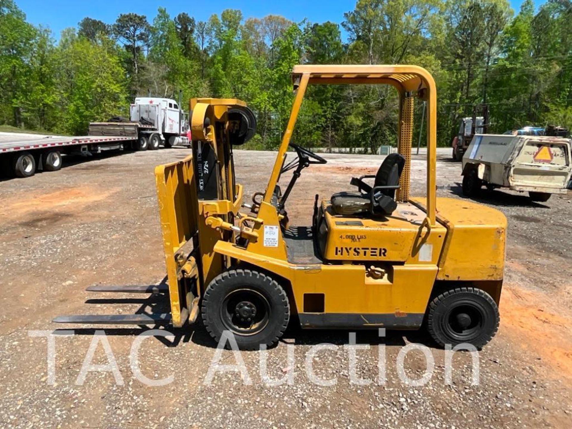 Hyster H40XL 4000lb Diesel Forklift - Image 2 of 23