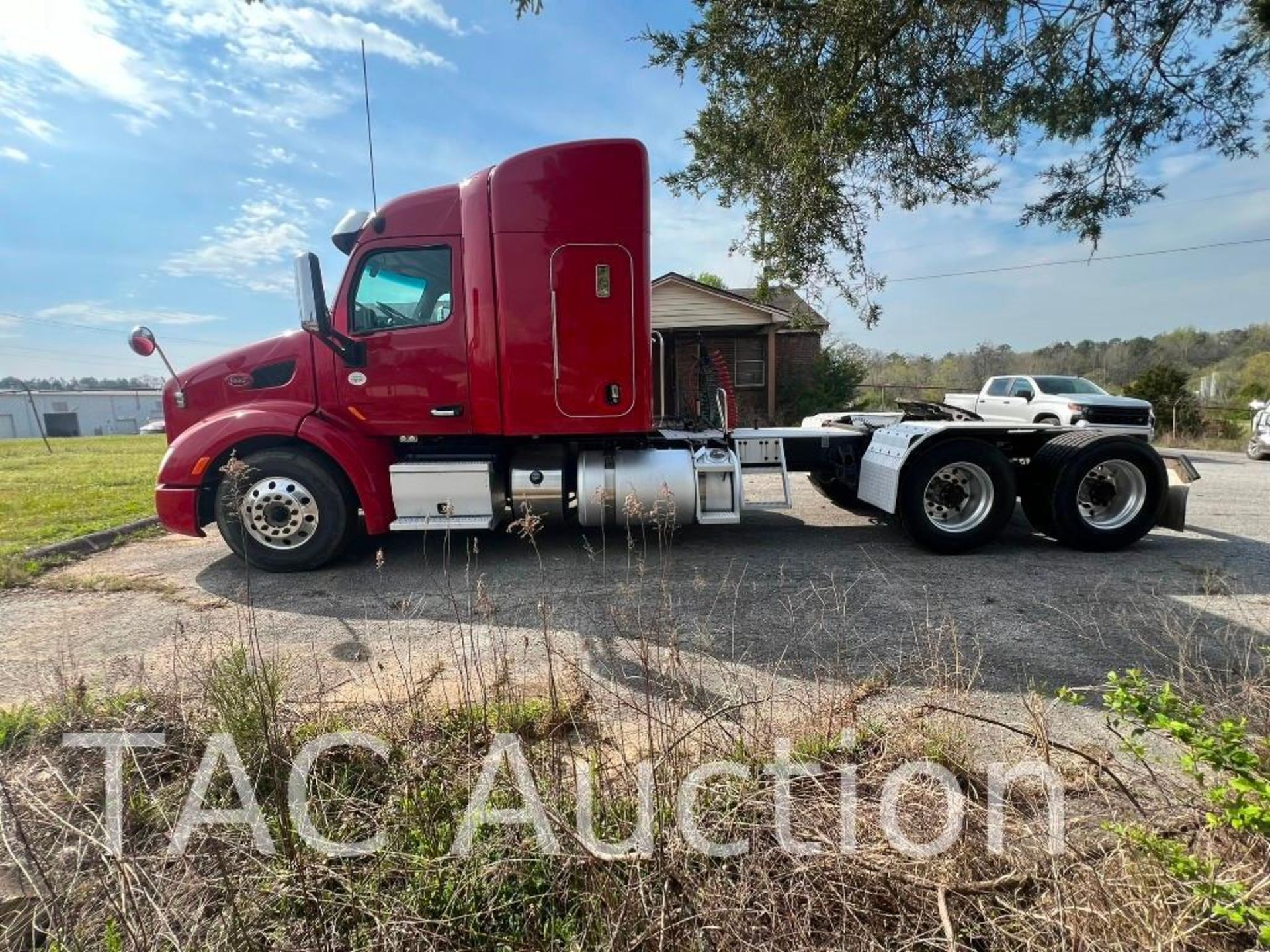 2018 Peterbilt 579 Sleeper Truck - Image 2 of 67