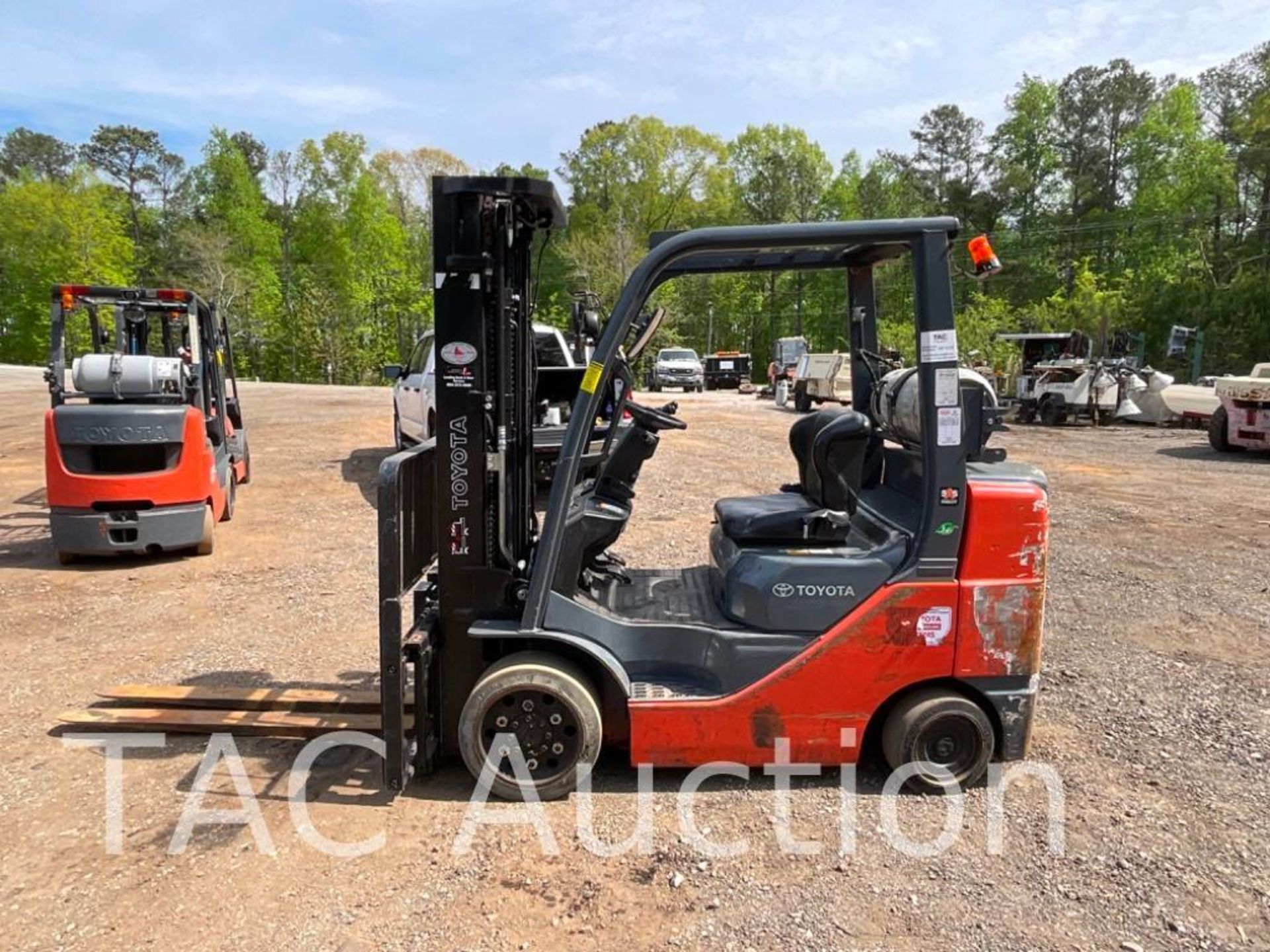 2015 Toyota 8FGCU30 6000lb Forklift - Image 2 of 27