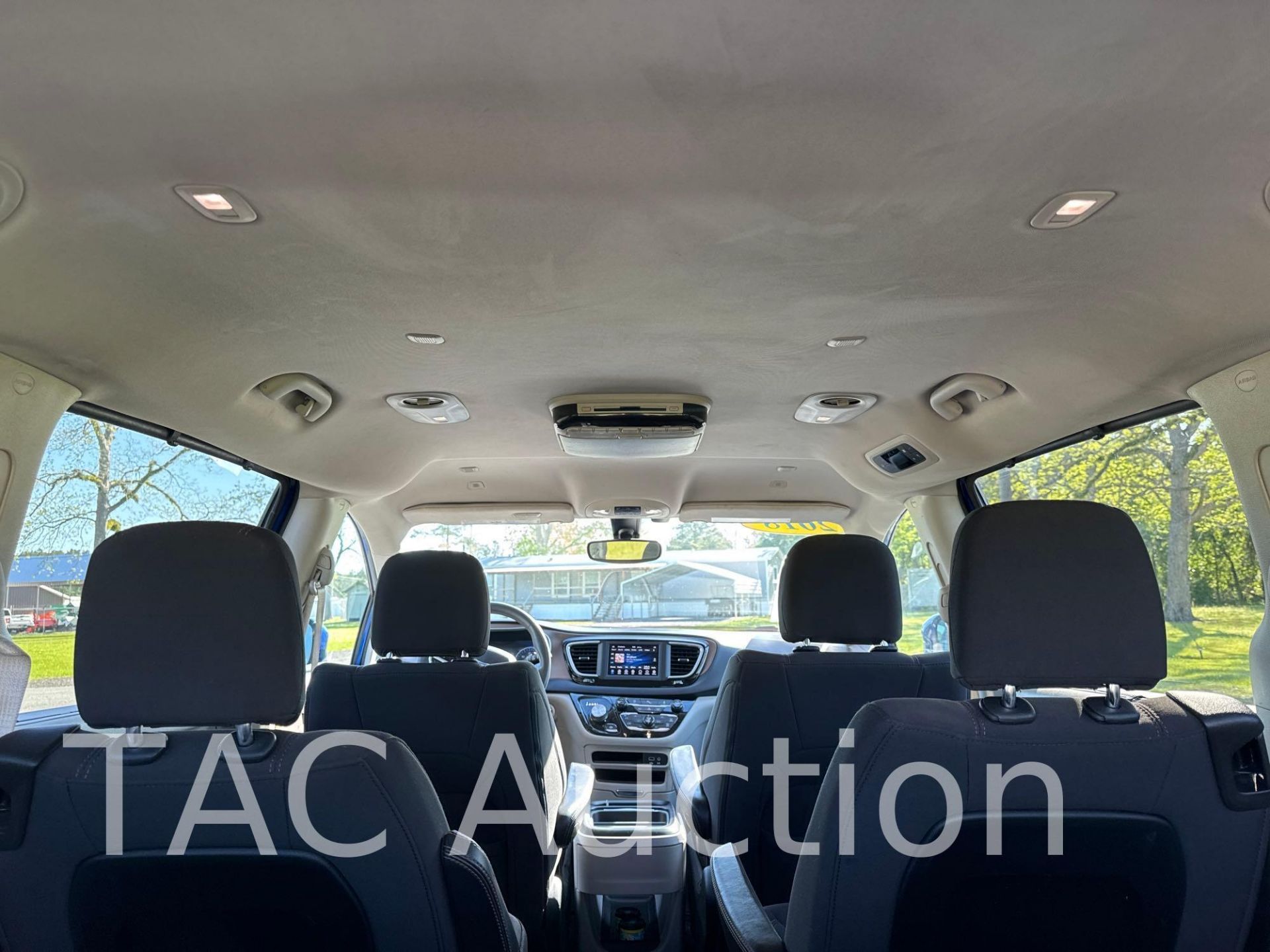 2018 Chrysler Pacifica Touring Plus Mini Van - Image 26 of 40
