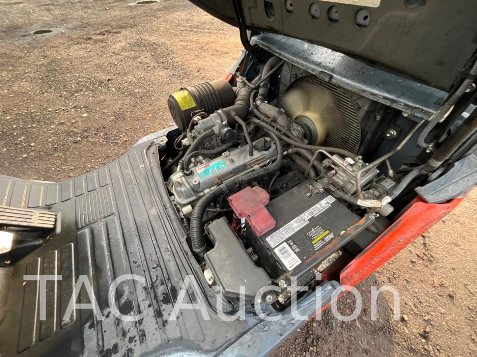 2018 Toyota 8FGCU30 6000lb Forklift - Image 14 of 17