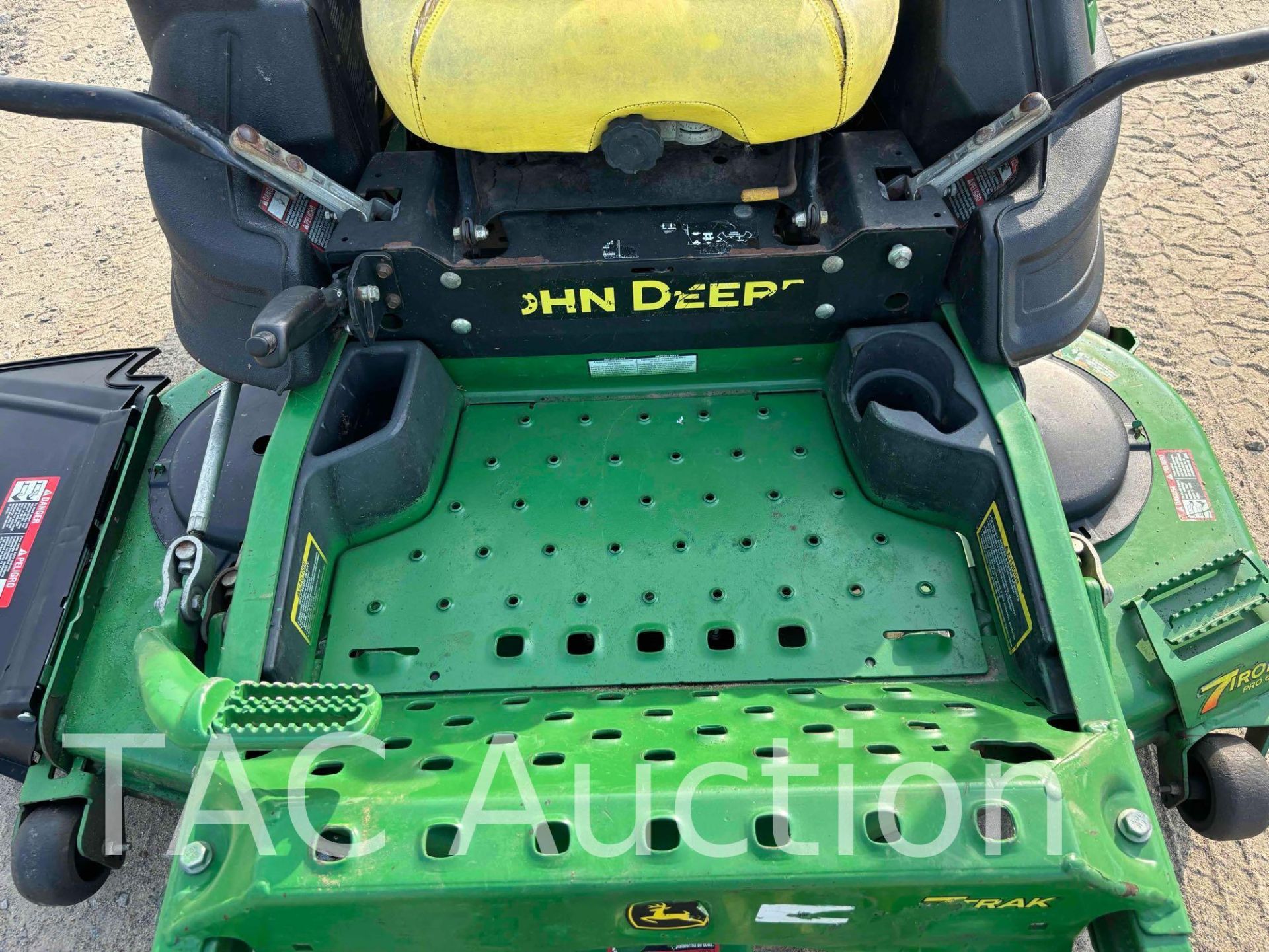 John Deere Z925M EFI 60in Zero Turn Lawn Mower - Image 10 of 18