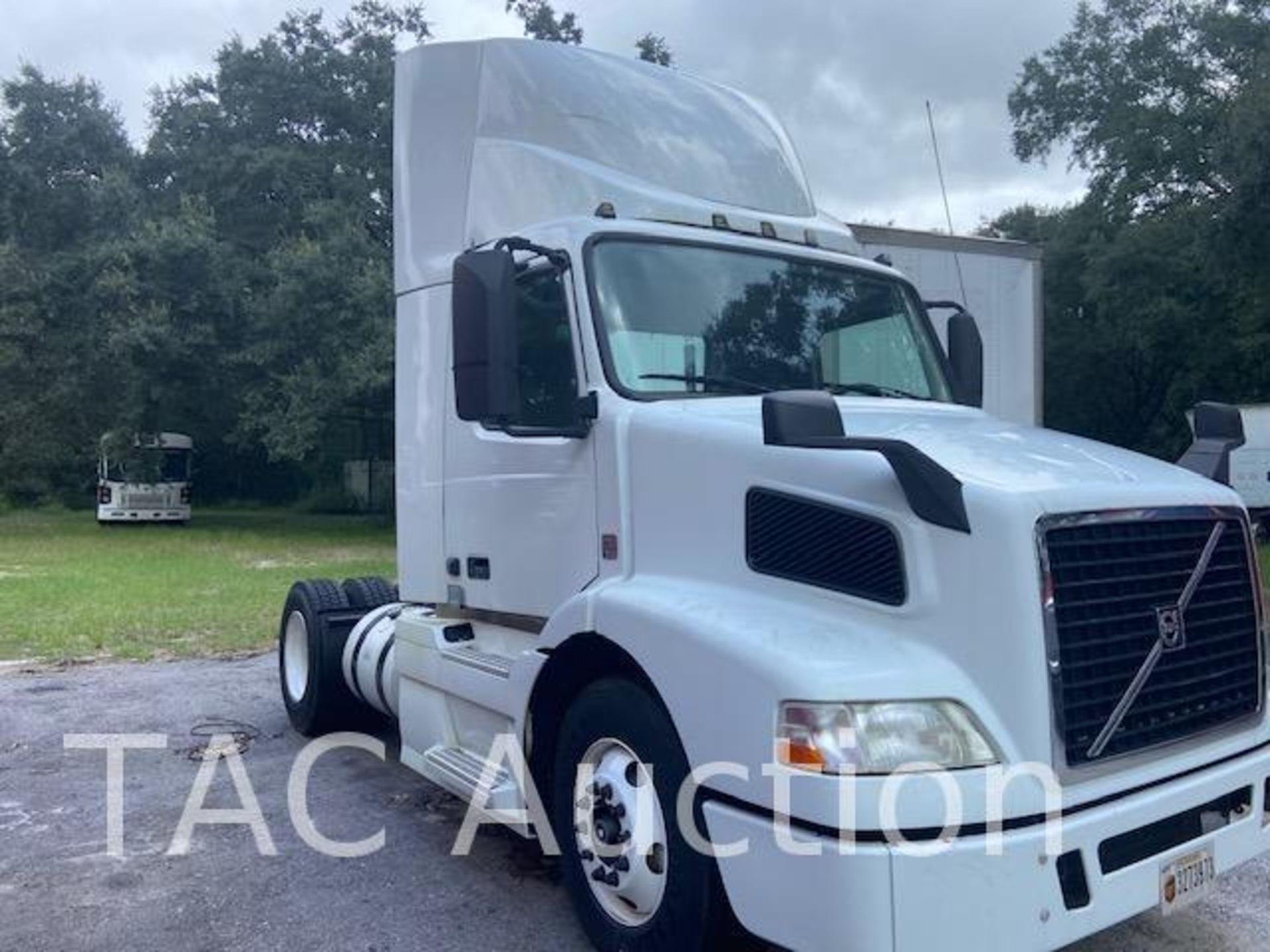 2015 Volvo VNL Day Cab - Image 3 of 14