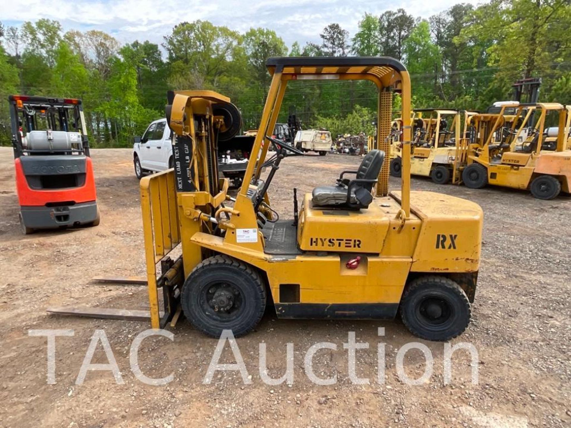 Hyster H40XLM 4000lb Diesel Forklift - Image 2 of 25