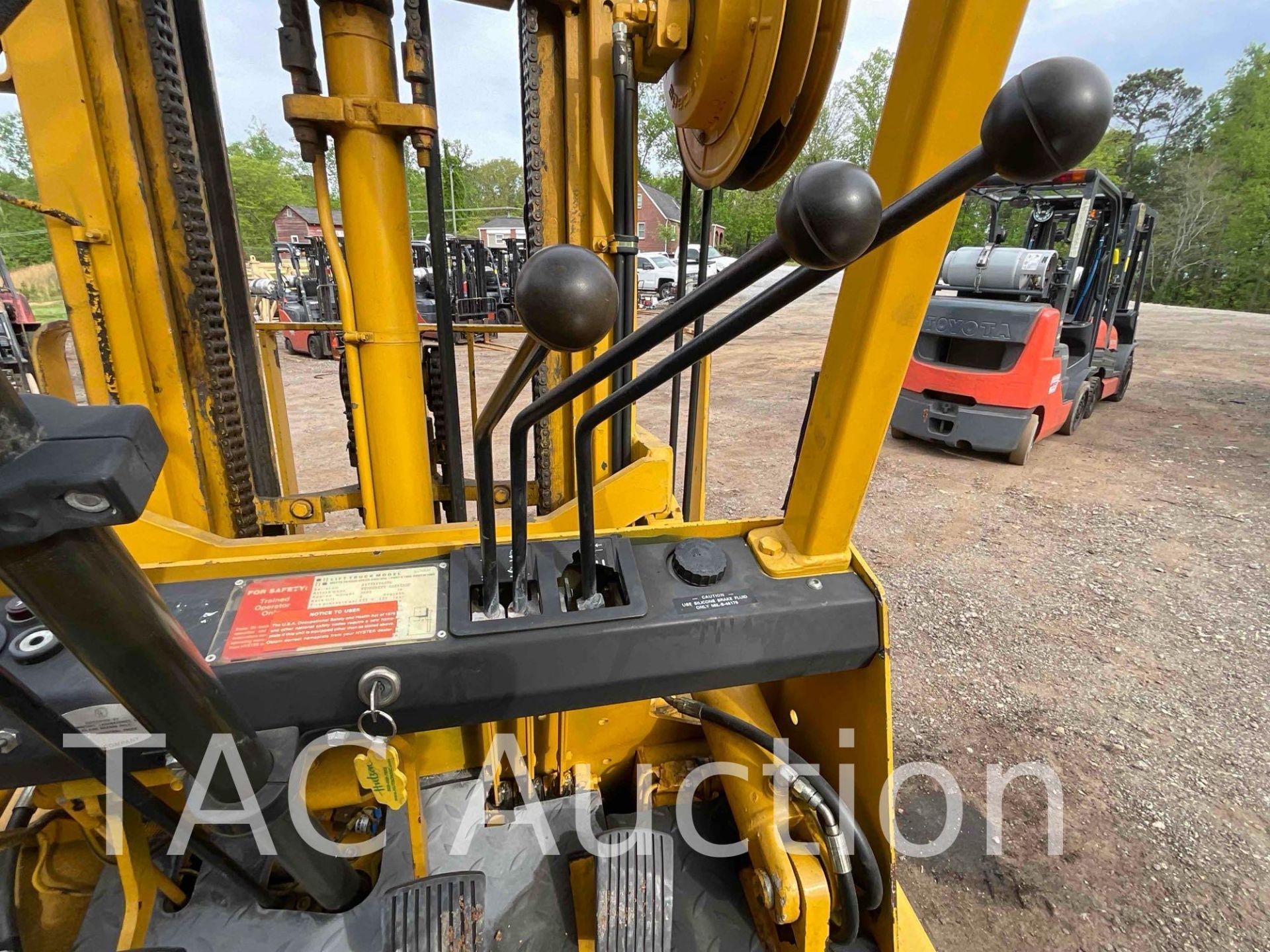 Hyster H40XLM 4000lb Diesel Forklift - Image 12 of 25