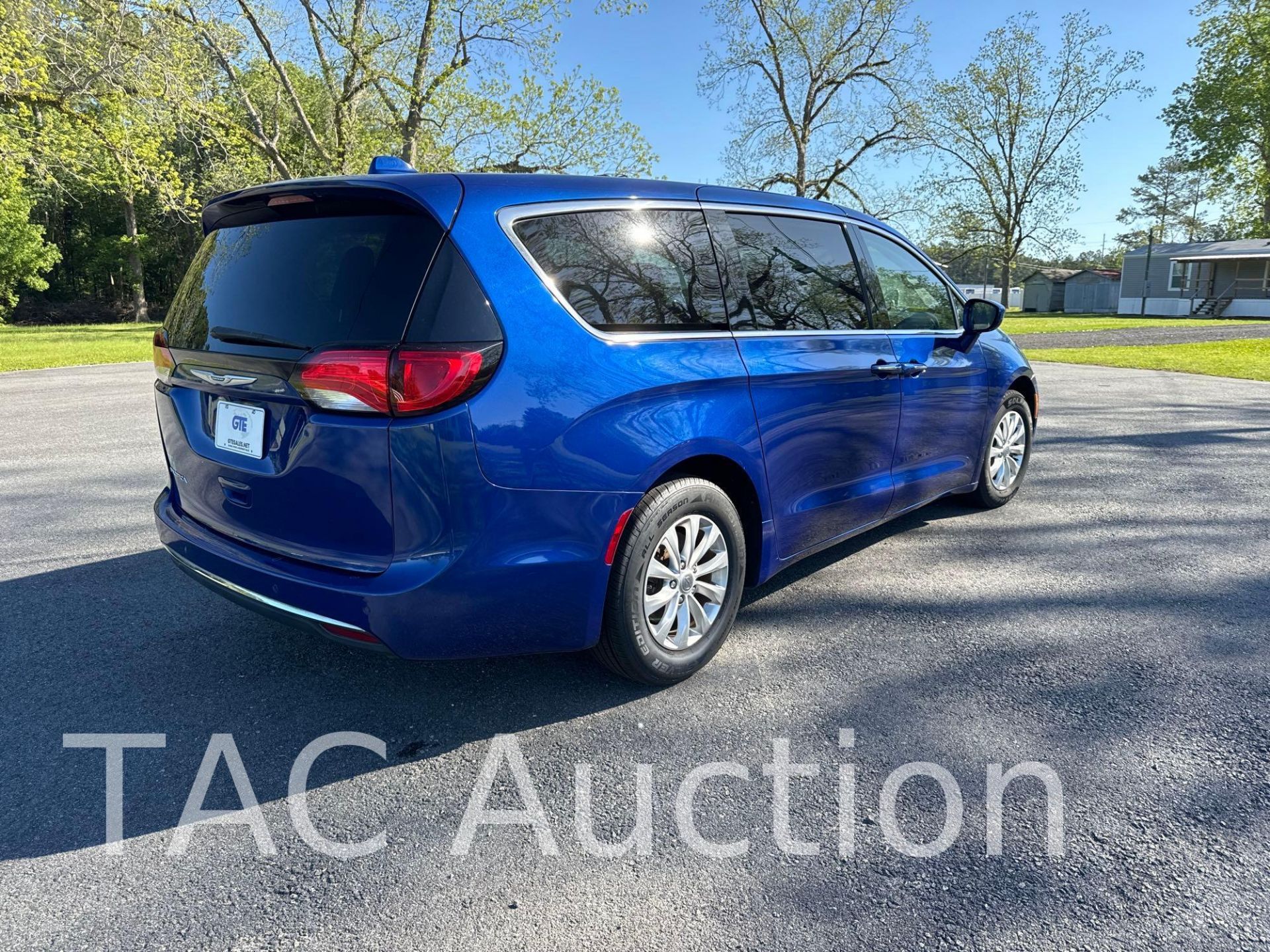 2018 Chrysler Pacifica Touring Plus Mini Van - Image 5 of 40