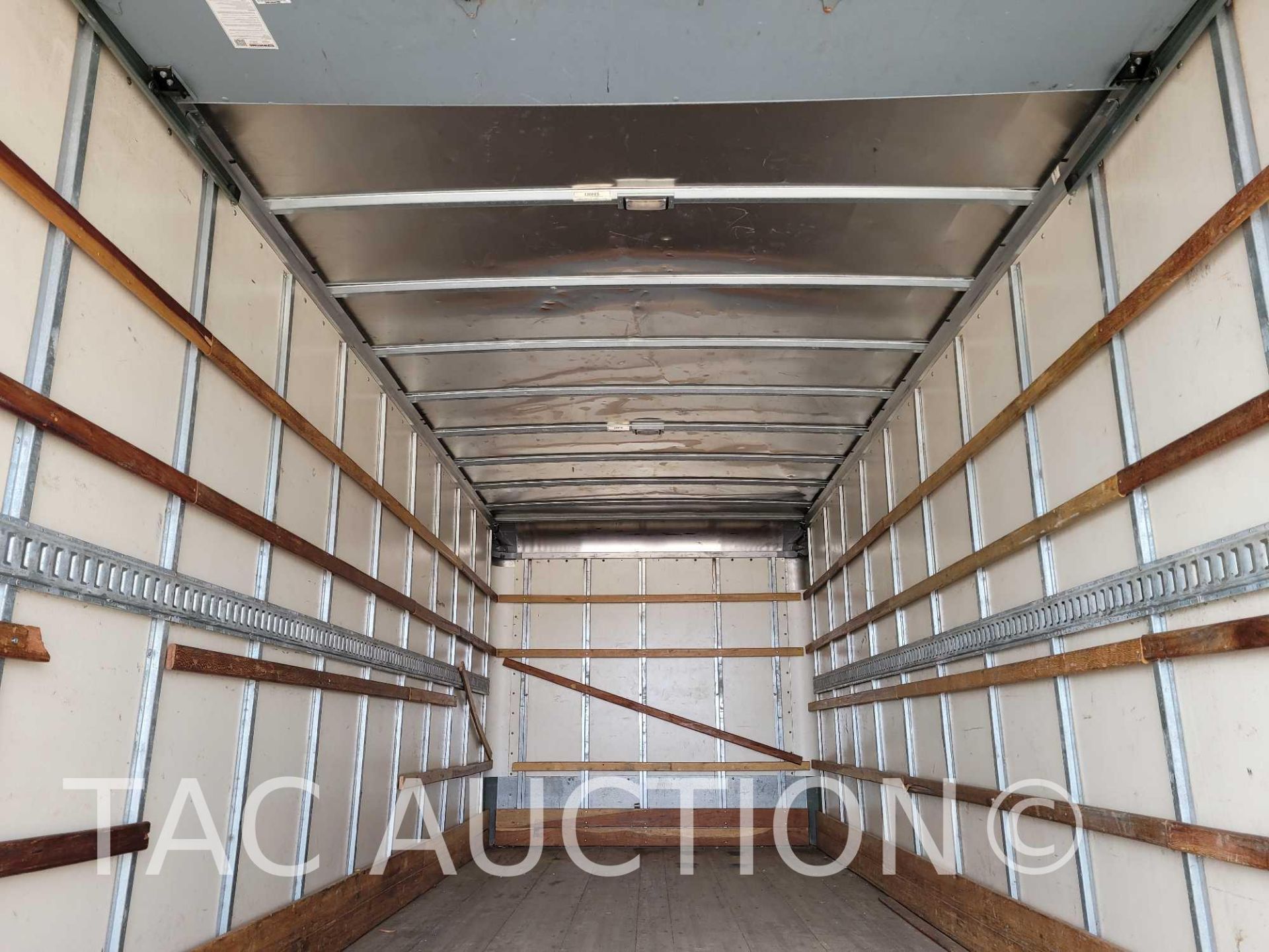 2015 International Durastar 4300 26ft Box Truck - Image 9 of 56