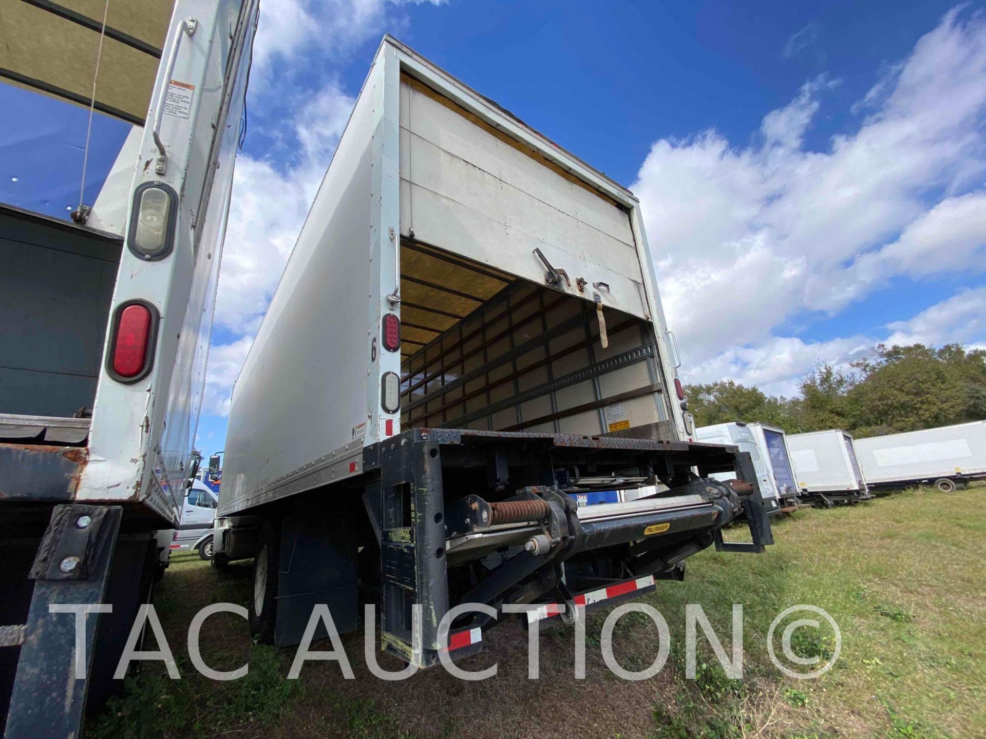 2016 Hino 268 26ft Box Truck - Image 6 of 63