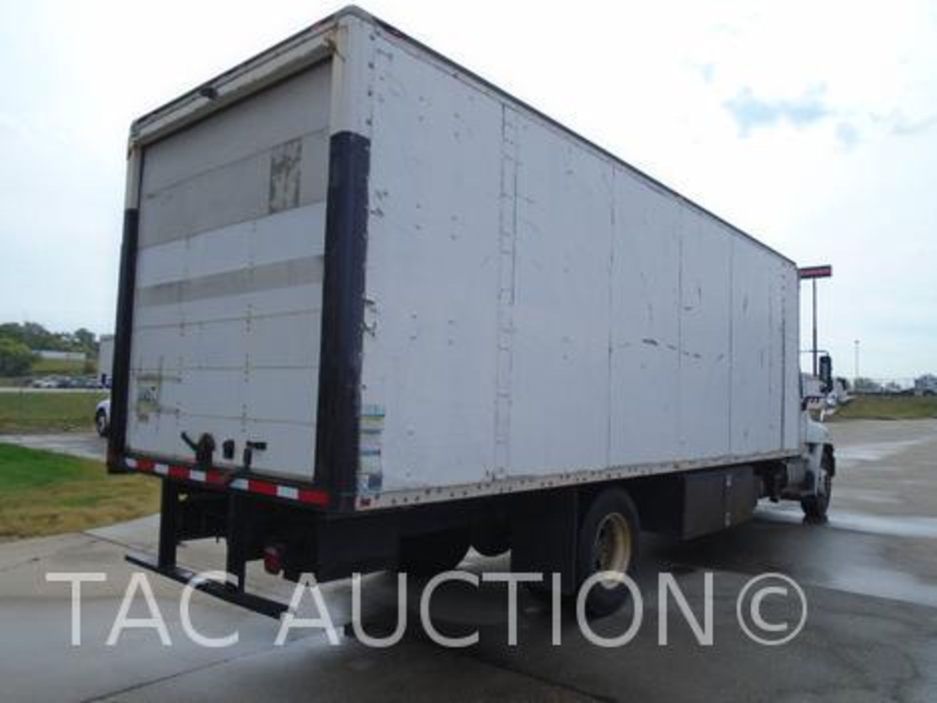2015 Hino 338 26ft Box Truck - Image 4 of 46
