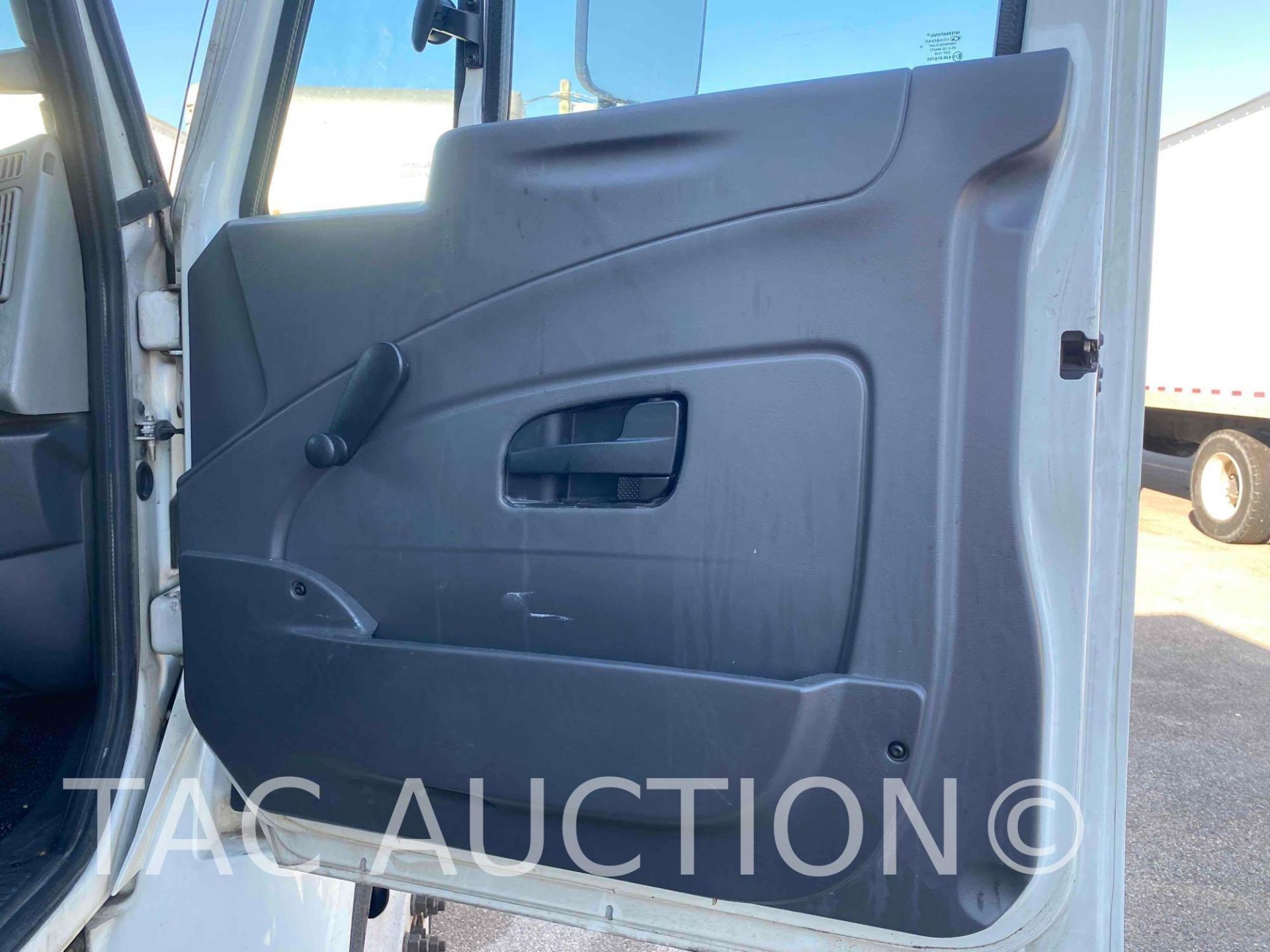 2017 International Durastar 4300 26ft Box Truck - Image 20 of 57