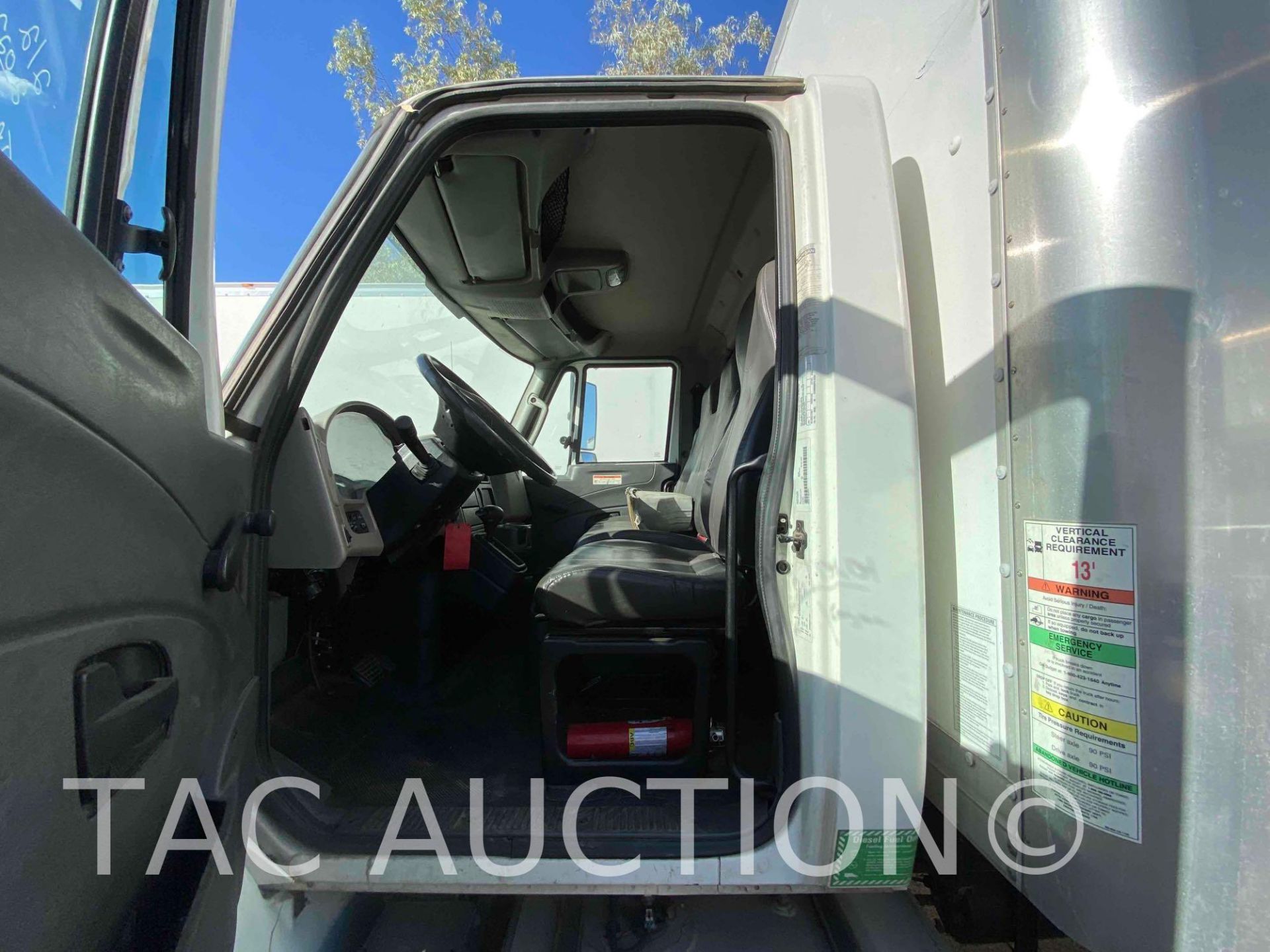 2015 International Durastar 4300 26ft Box Truck - Image 21 of 69