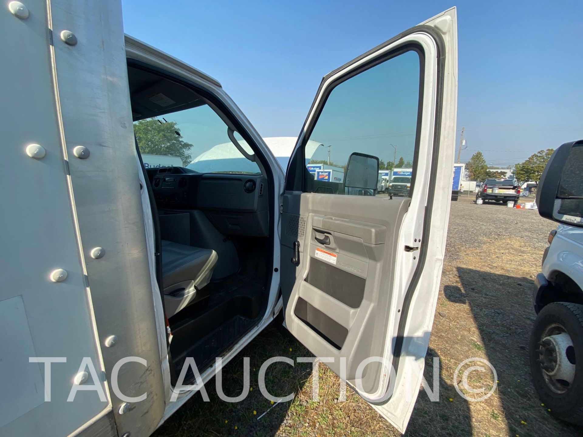 2015 Ford E-350 16ft Box Truck - Image 27 of 53
