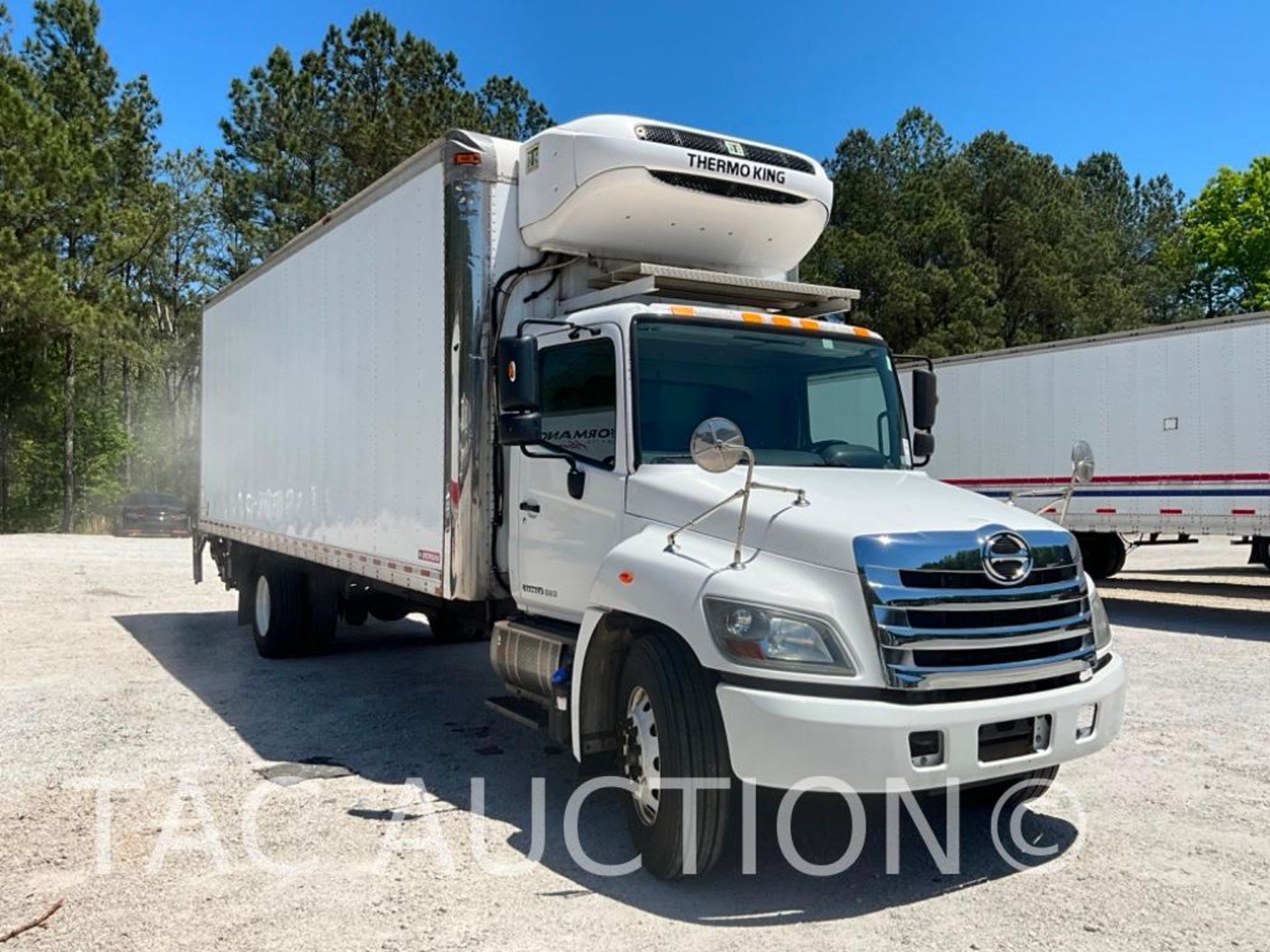 2017 Hino 338 26ft Reefer Box Truck With Liftgate - Image 7 of 69