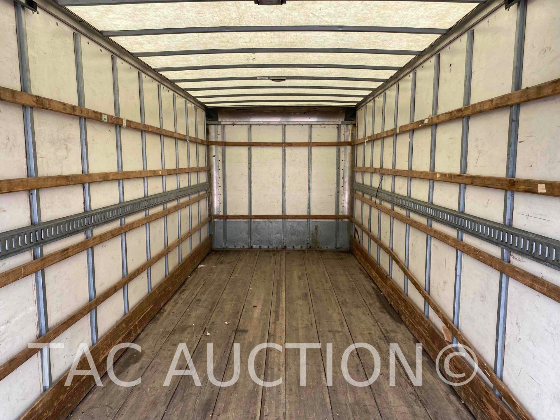 2017 Hino 268 26ft Box Truck - Image 26 of 76