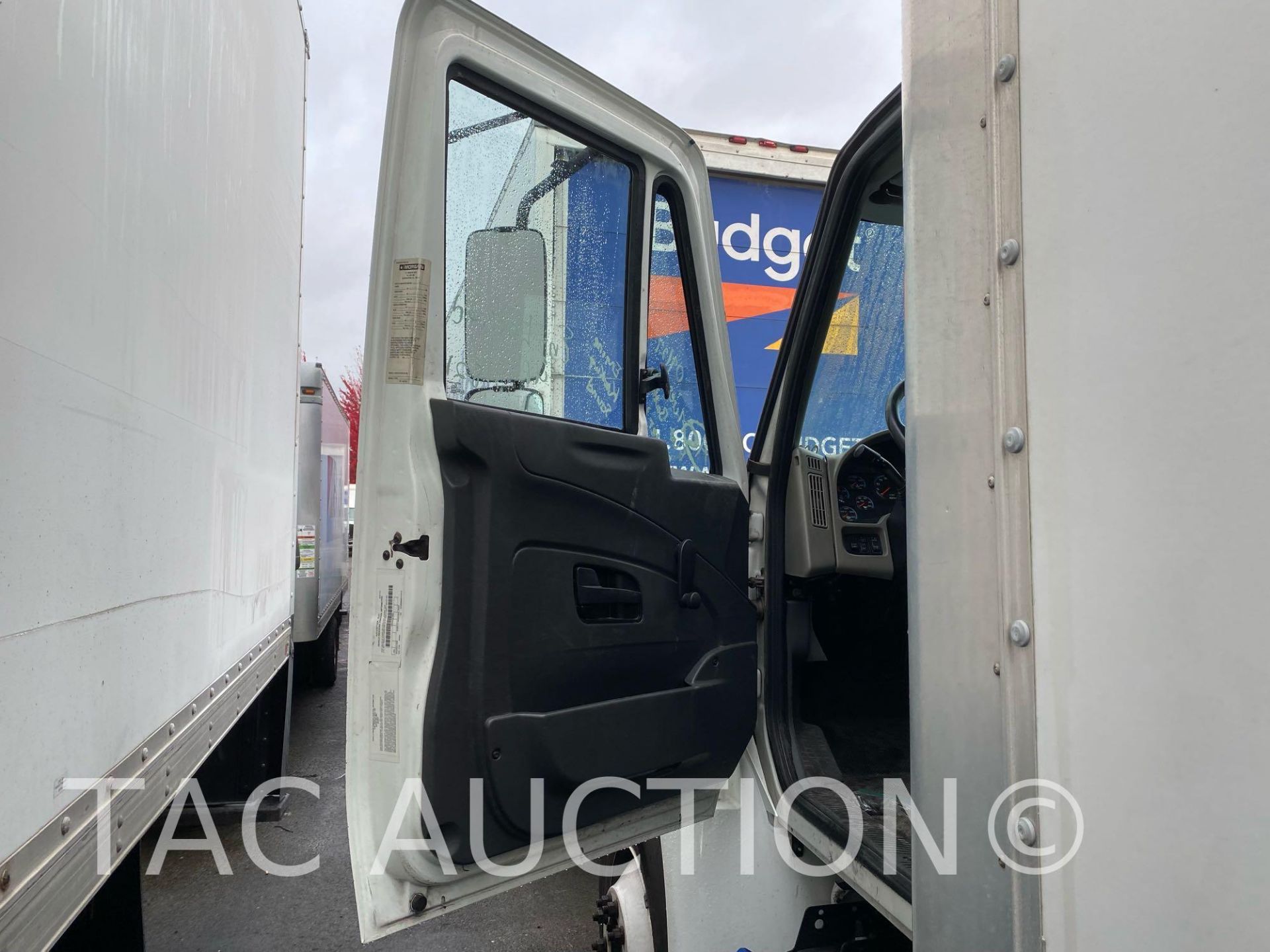 2018 International Durastar 4300 26ft Box Truck - Image 15 of 58