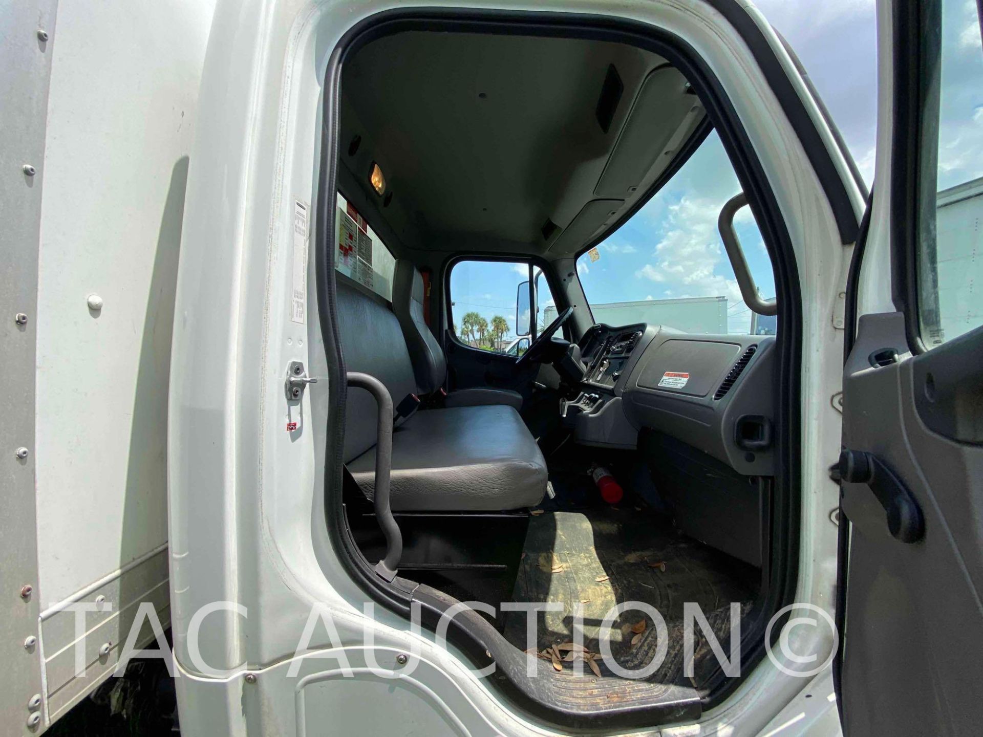 2017 Freightliner M2106 26ft Box Truck - Image 19 of 49