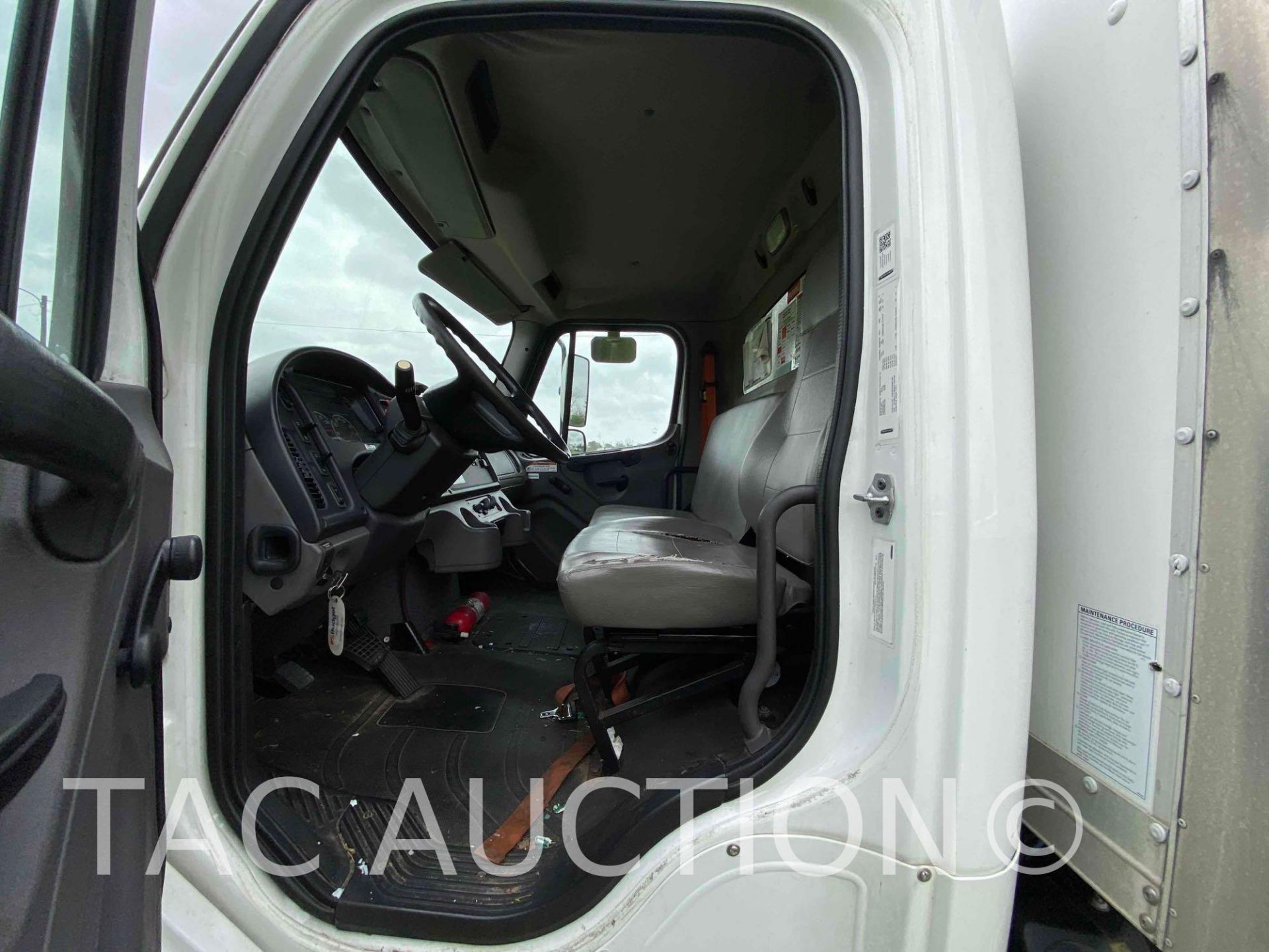 2016 Freightliner M2 26ft Box Truck - Image 34 of 61