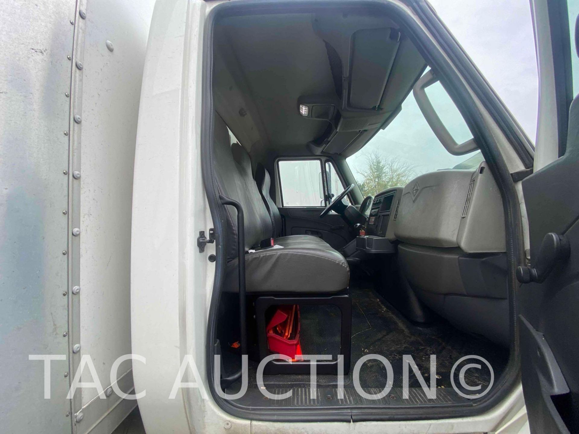 2017 International Durastar 4300 26ft Box Truck - Image 33 of 60