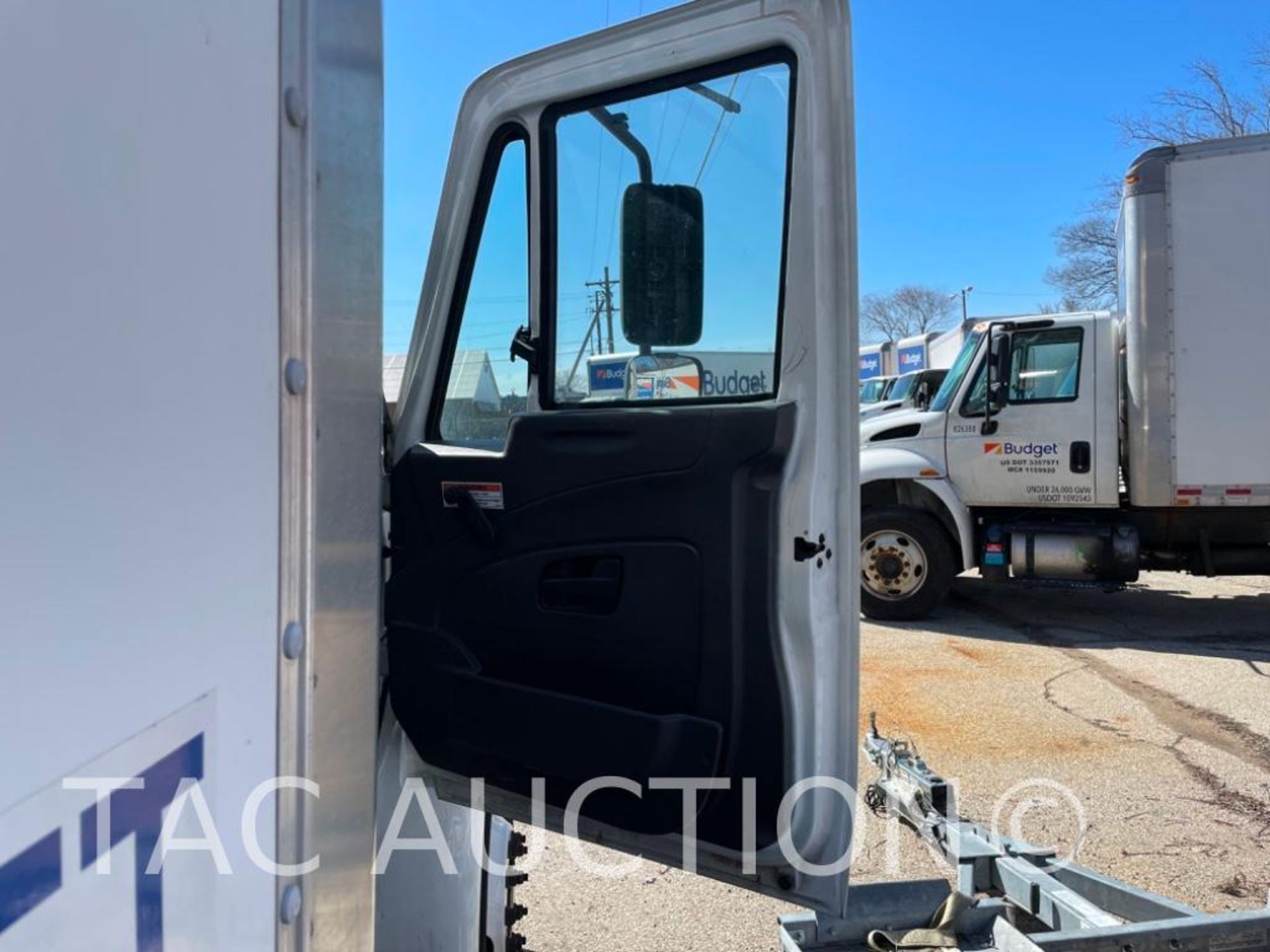 2018 International Durastar 4300 26ft Box Truck - Image 16 of 89