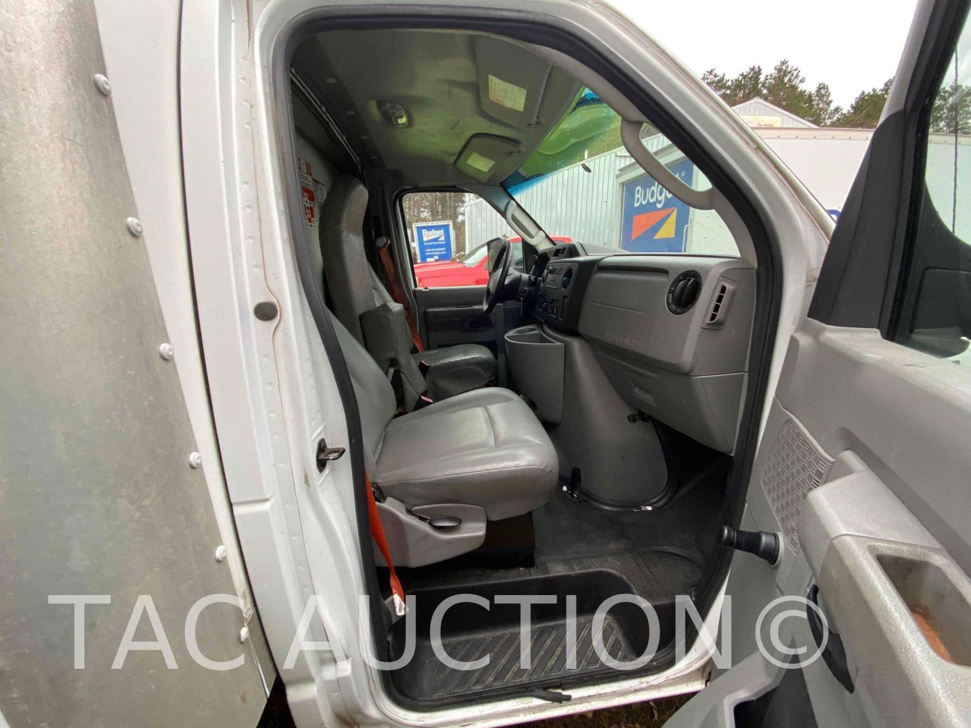 2015 Ford E-350 16ft Box Truck - Image 13 of 44