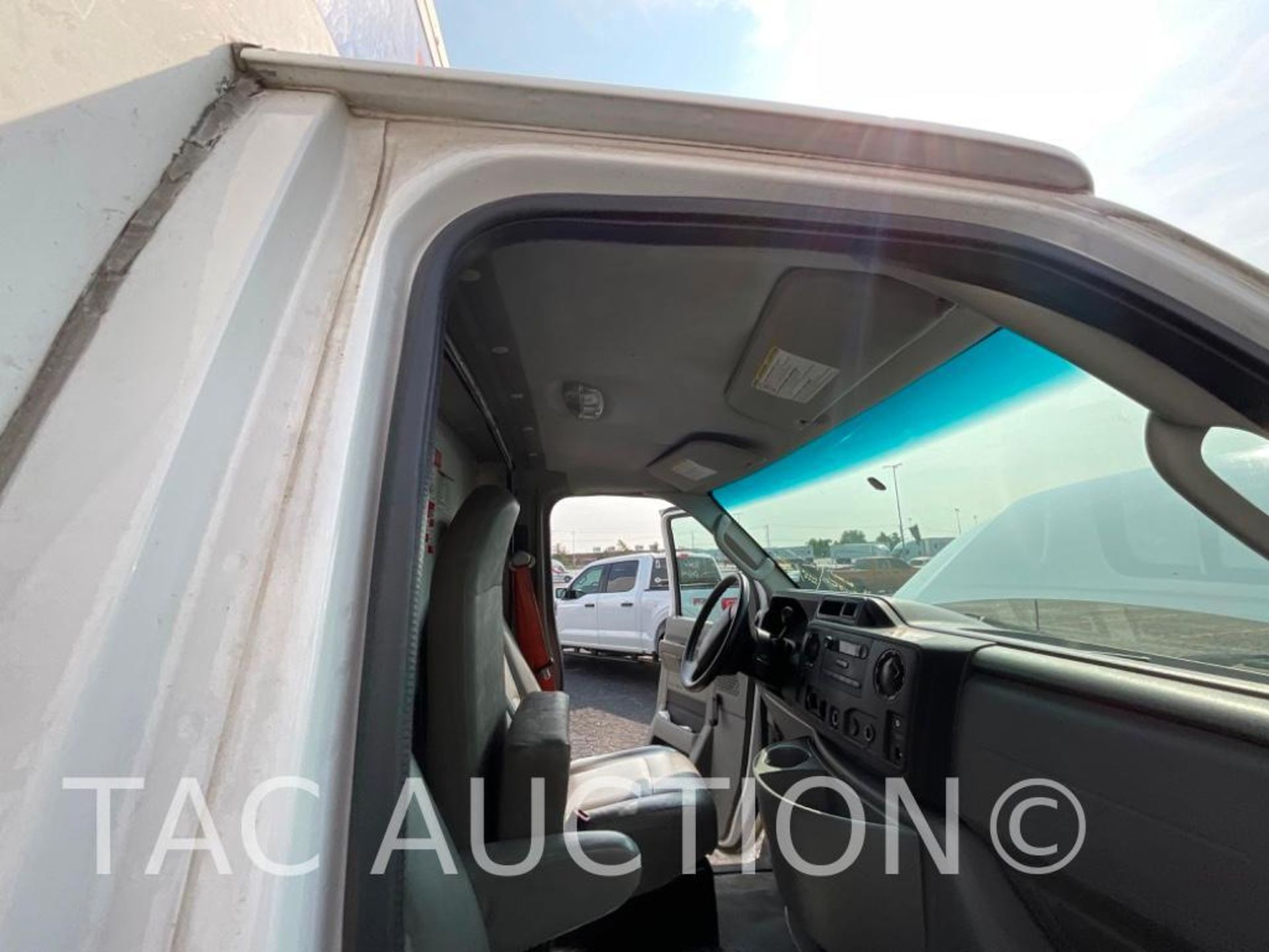 2014 Ford E-350 12ft Box Truck - Image 18 of 40