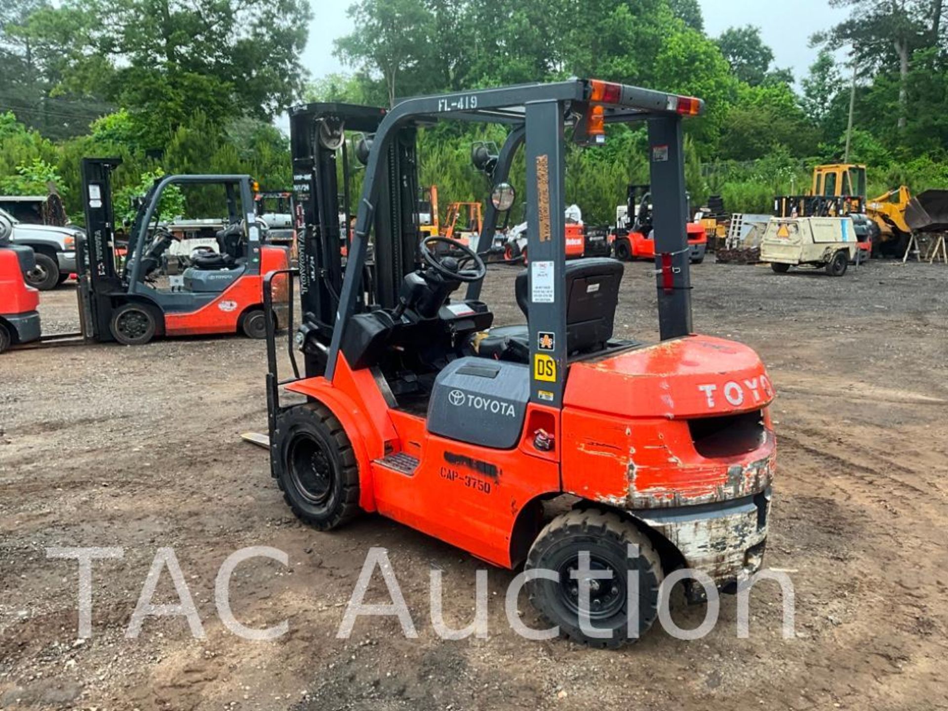 Toyota 7FD420 4000lb Diesel Forklift - Image 3 of 32