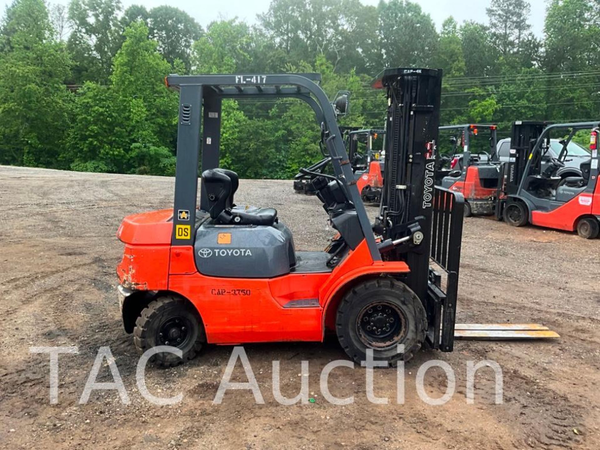 Toyota 7FD420 4000lb Diesel Forklift - Image 6 of 35