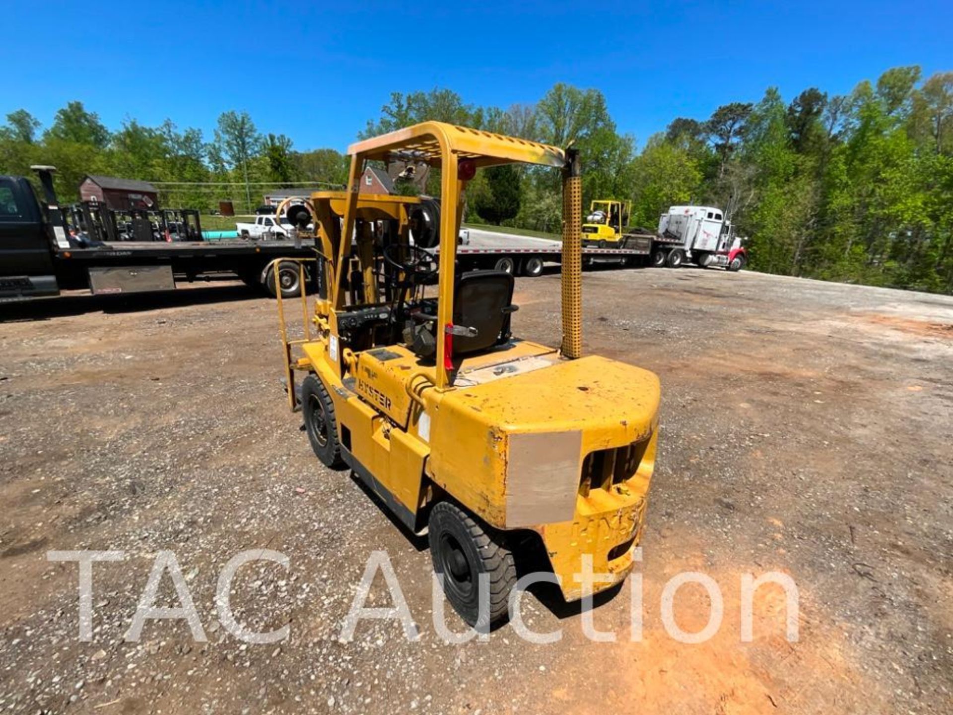 Hyster H40XL 4000lb Diesel Forklift - Image 3 of 23