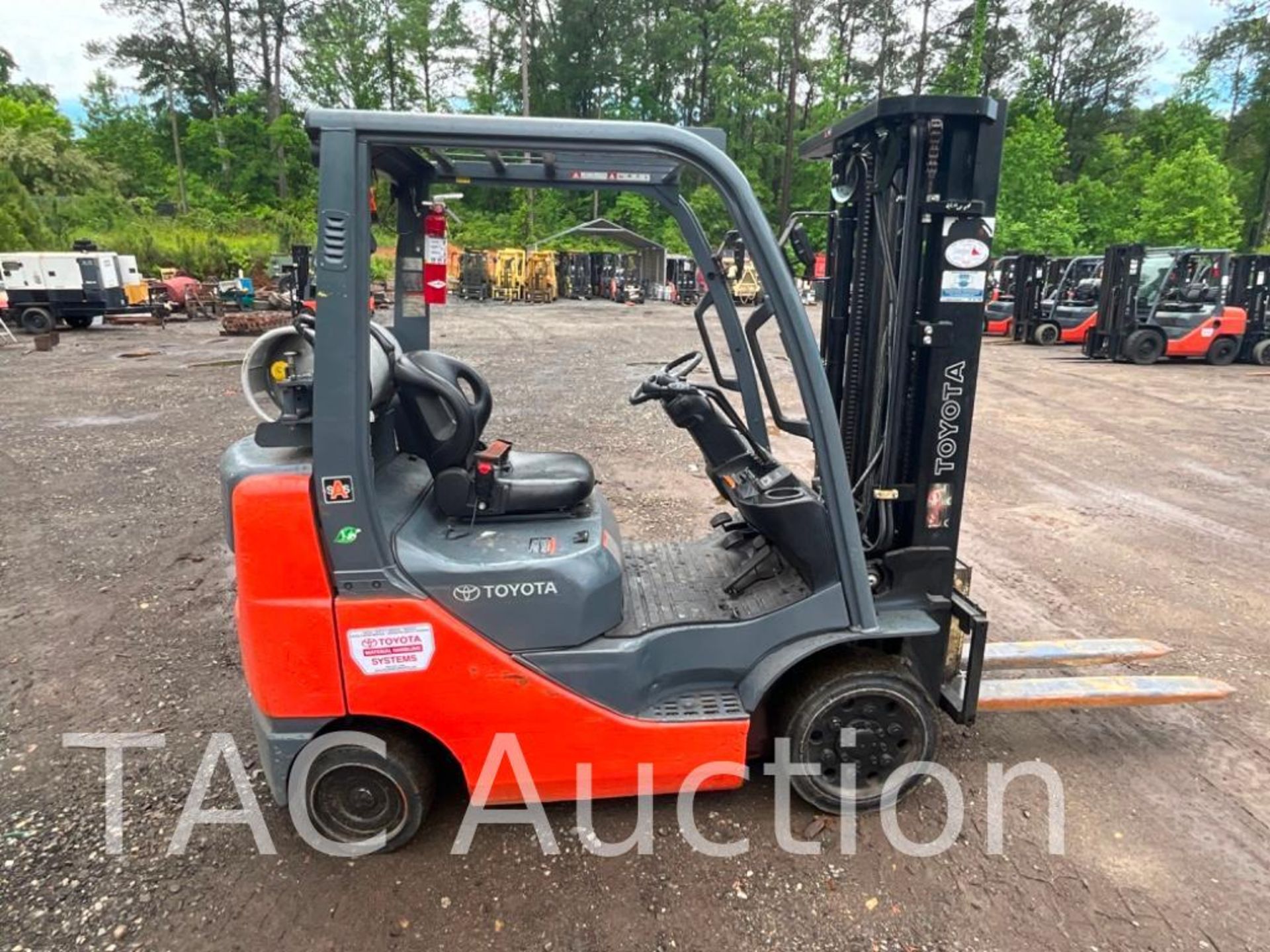 2015 Toyota 8FGCU25 5000lb Forklift - Image 6 of 19