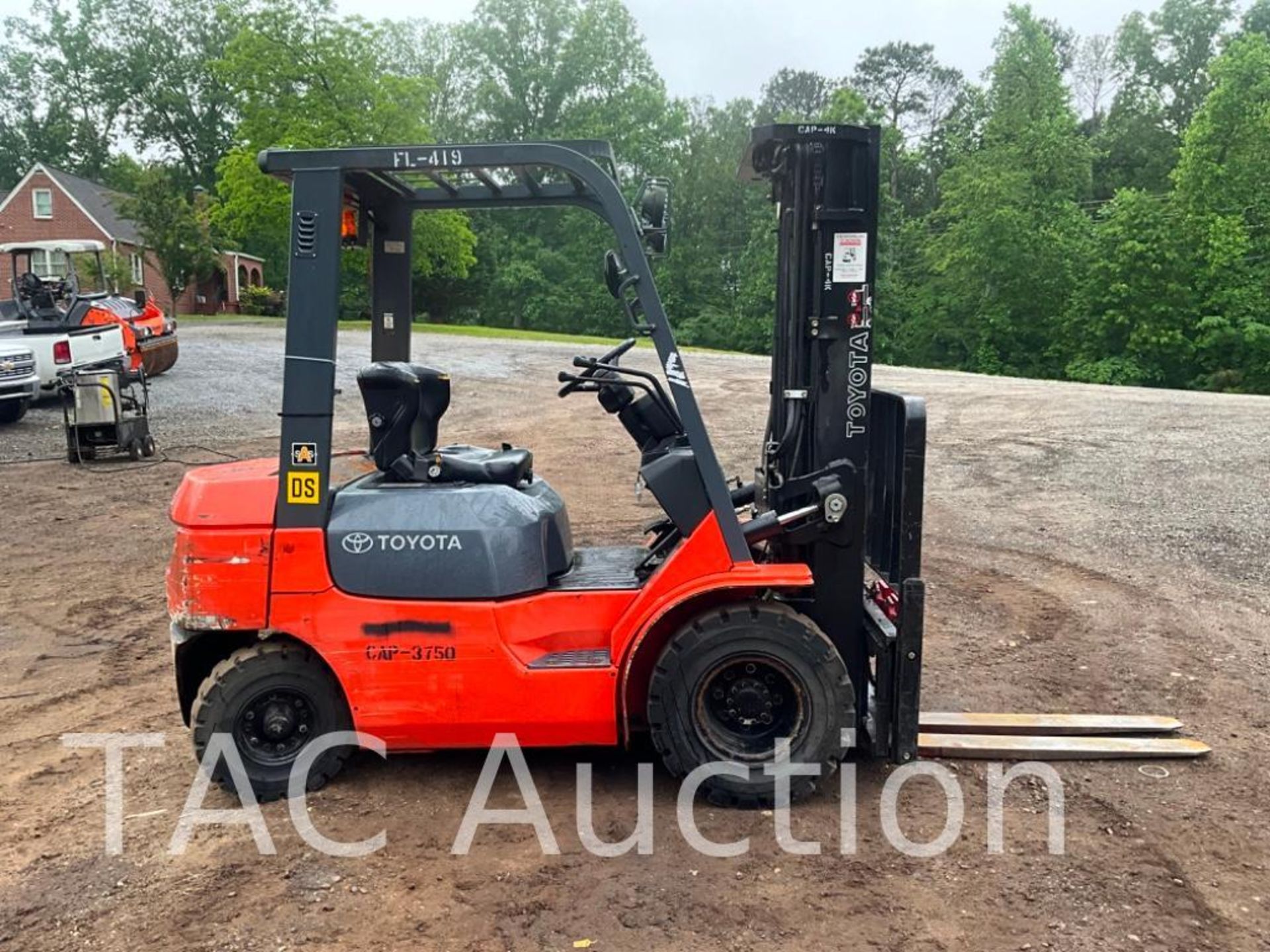 Toyota 7FD420 4000lb Diesel Forklift - Image 6 of 32