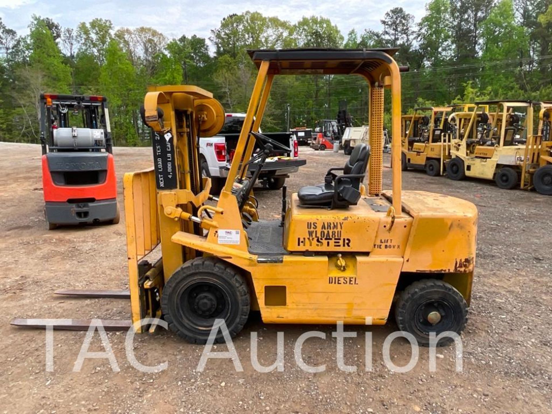 Hyster H40XLM 4000lb Diesel Forklift - Image 2 of 24