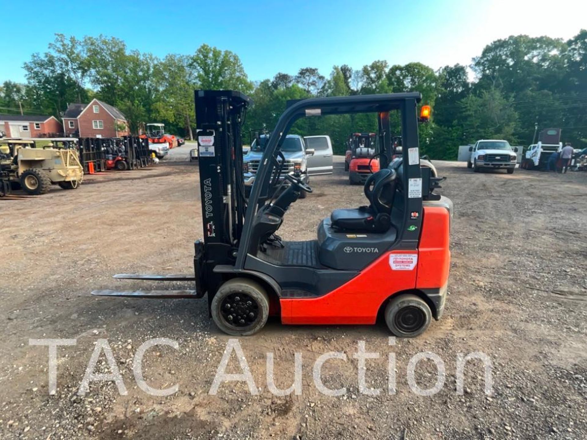 Toyota 8FGCU25 5000lb Forklift - Image 2 of 19