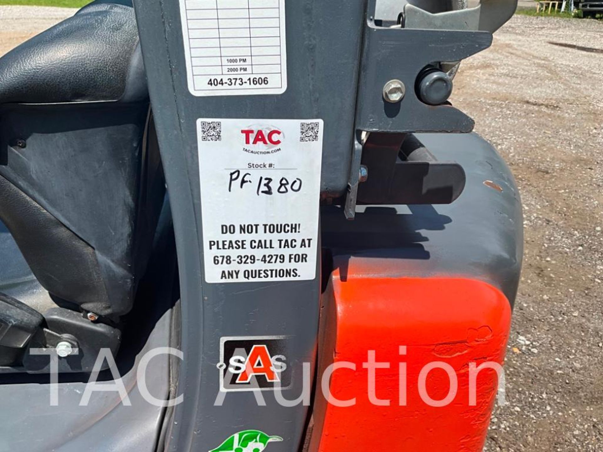 Toyota 8FGCU25 5000lb Propane Forklift - Image 16 of 17